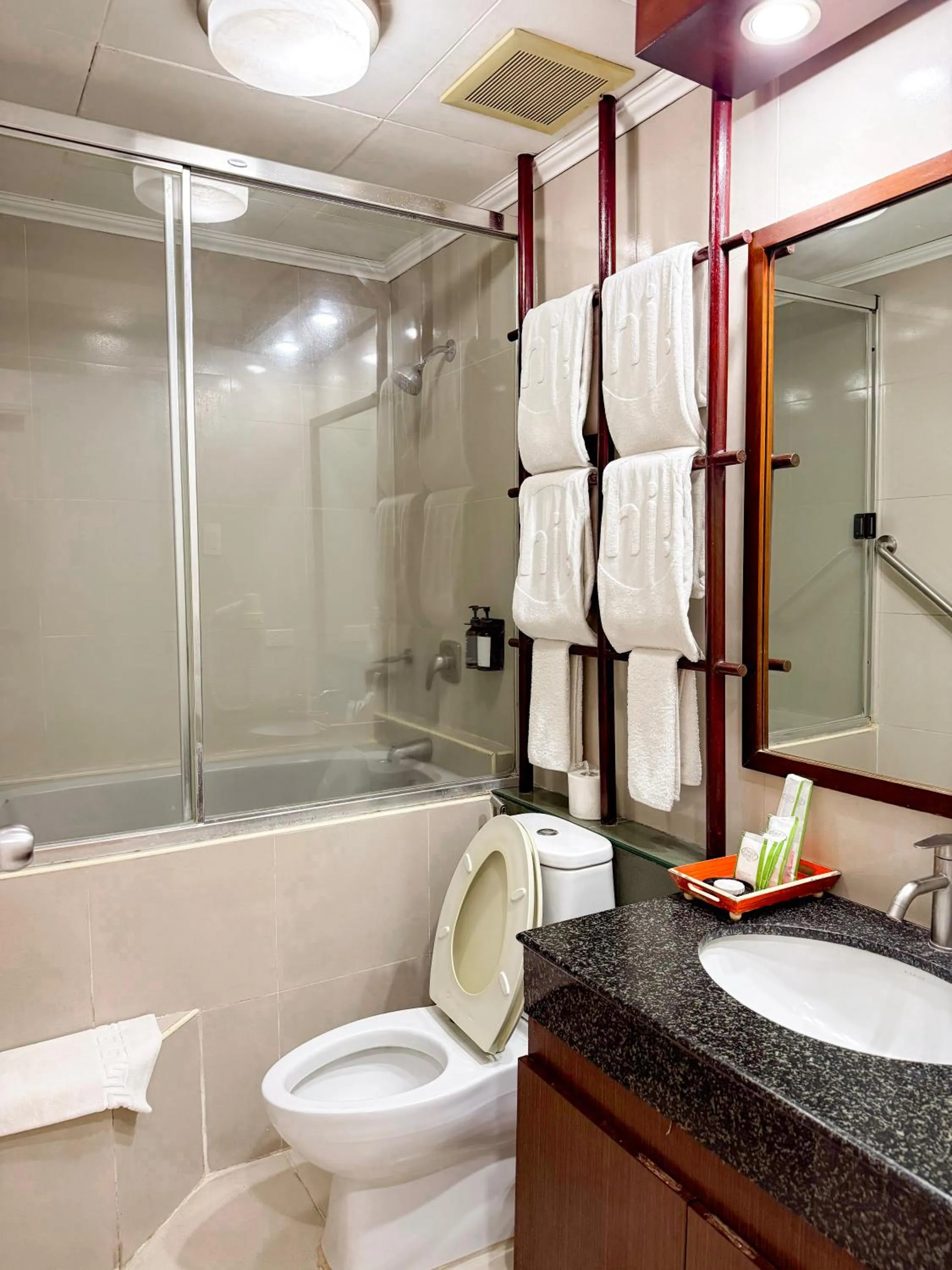 Shower in Parque España Residence Hotel