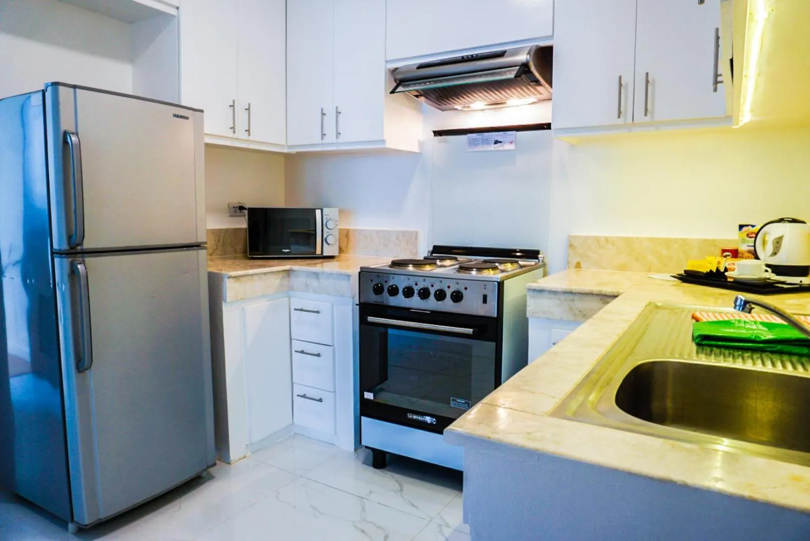 Kitchen or kitchenette in Parque España Residence Hotel