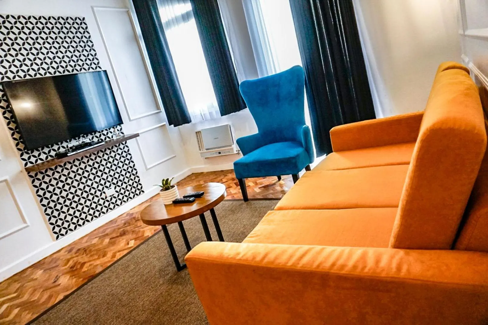 TV and multimedia in Parque España Residence Hotel