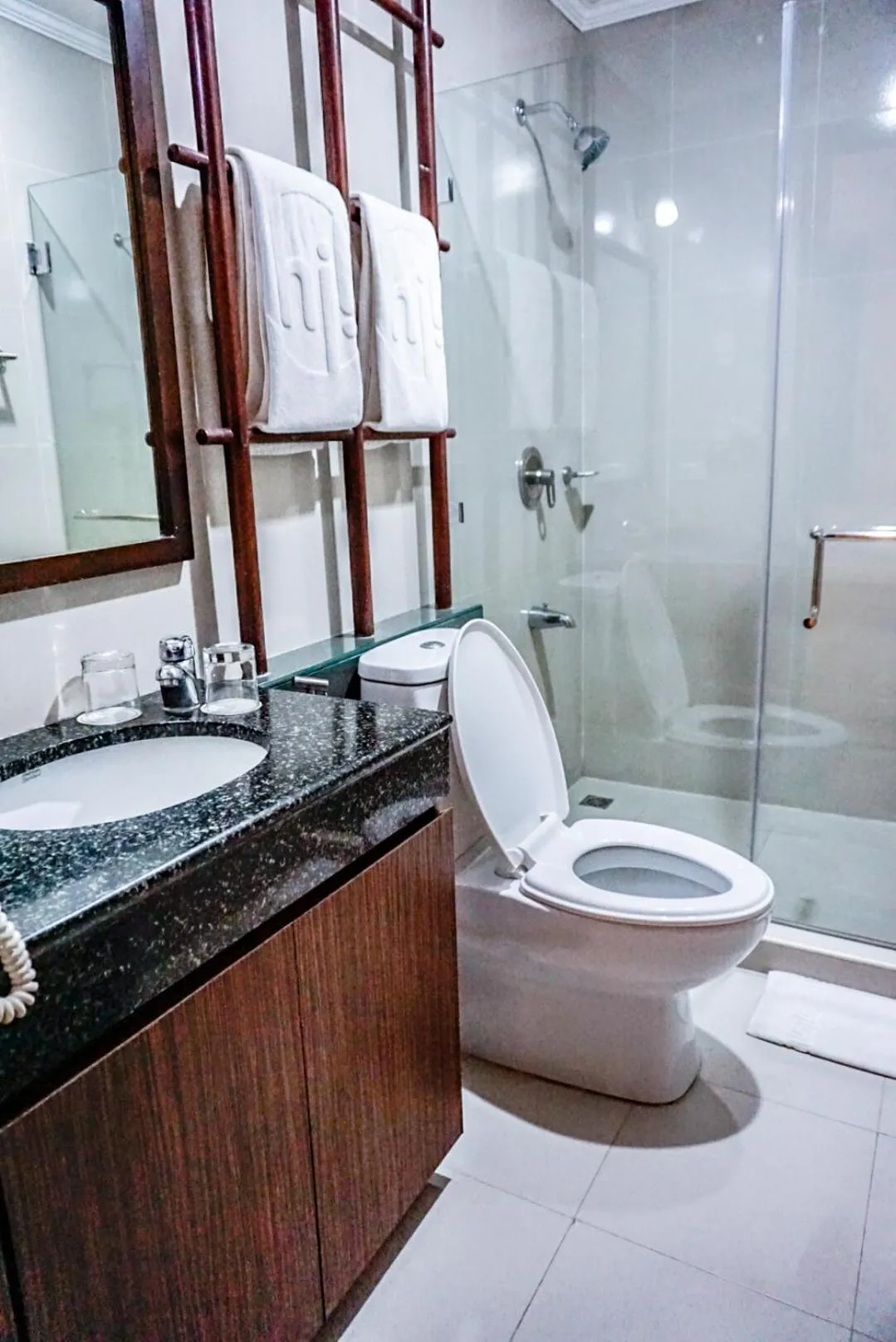 Shower in Parque España Residence Hotel