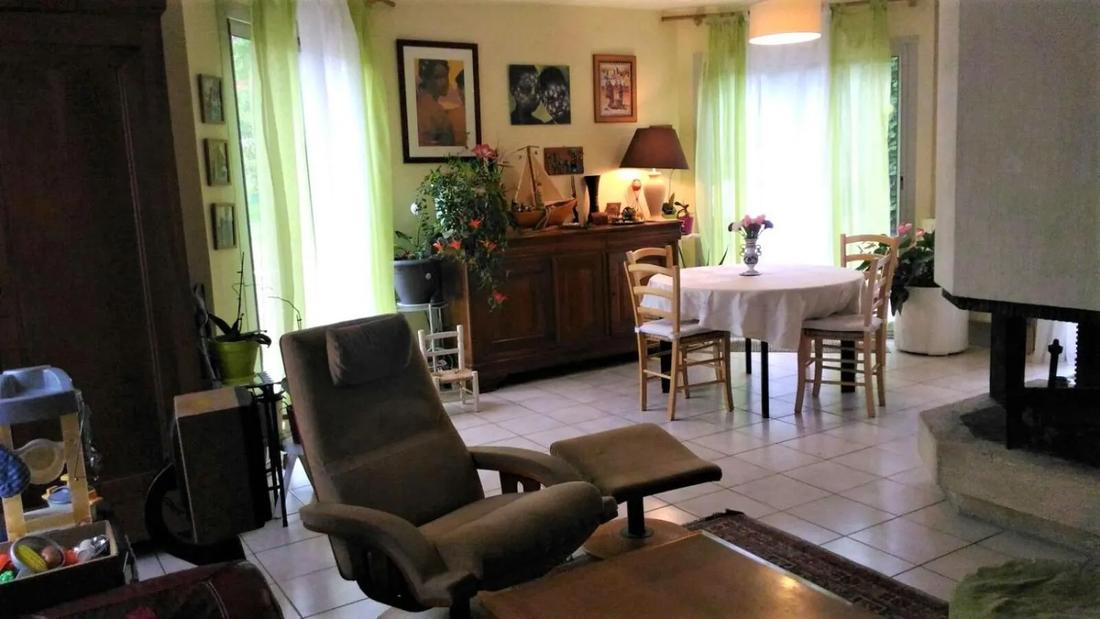 Communal lounge/ TV room in Maison La Chapelle