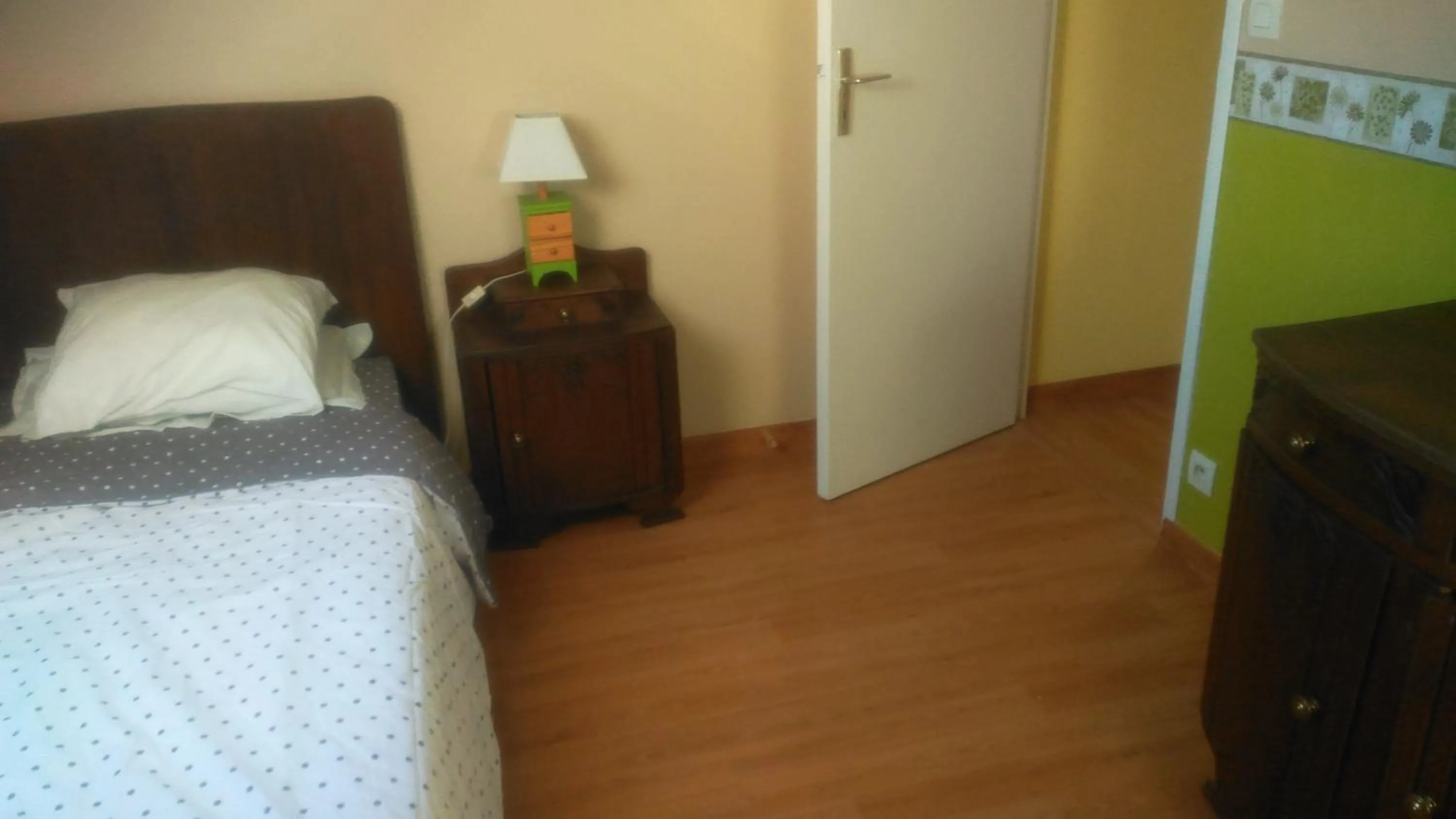 Photo of the whole room, Bed in Maison La Chapelle