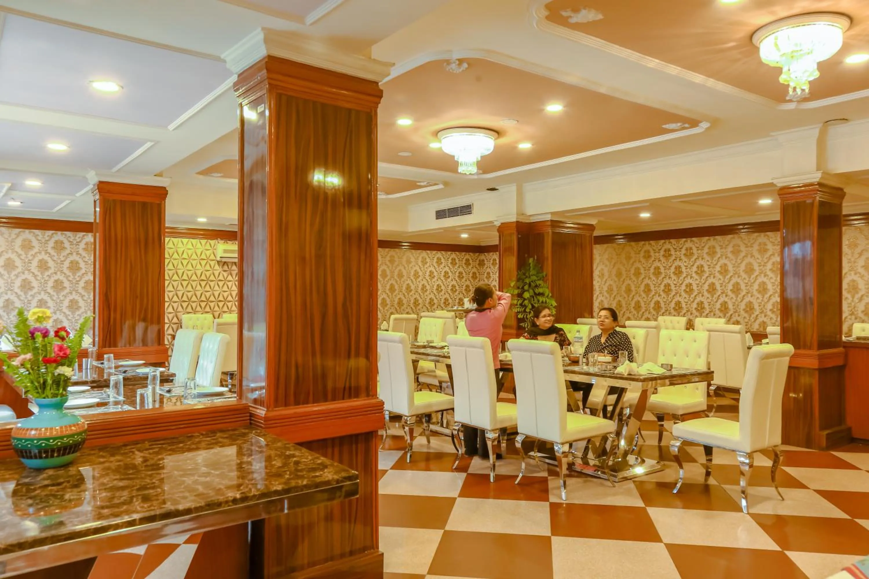 Restaurant/places to eat in Hotel Vaishali