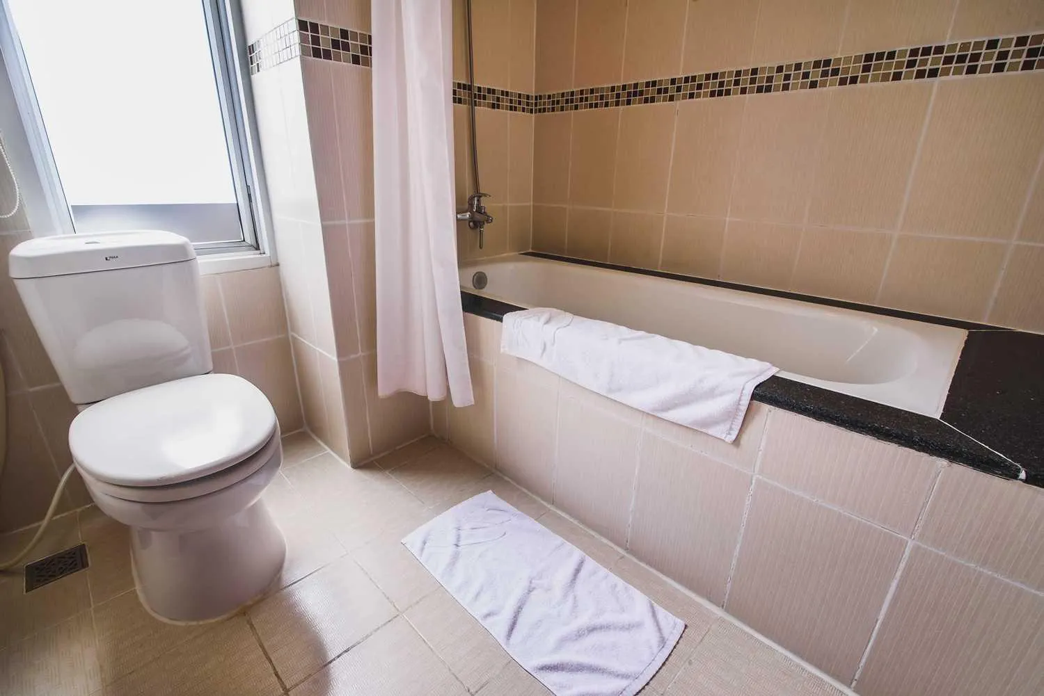 Shower in Mondial Hotel Hue