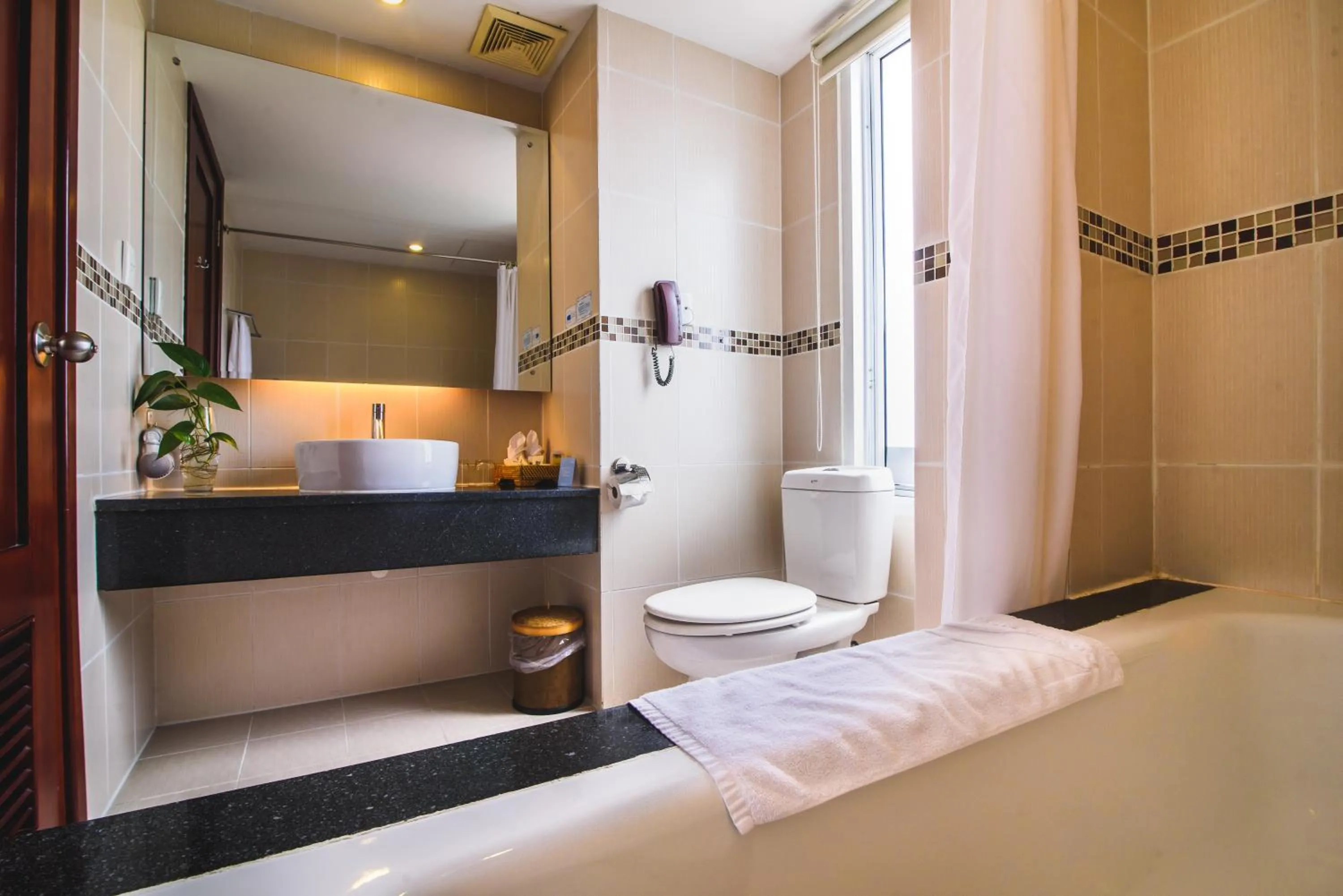 Shower in Mondial Hotel Hue