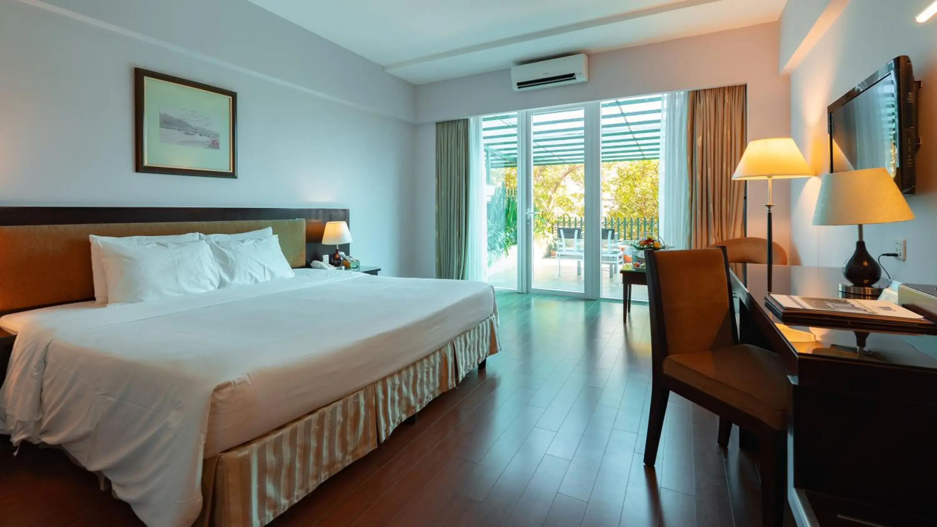 Bedroom, Bed in Mondial Hotel Hue Bedroom, Bed in Mondial Hotel Hue