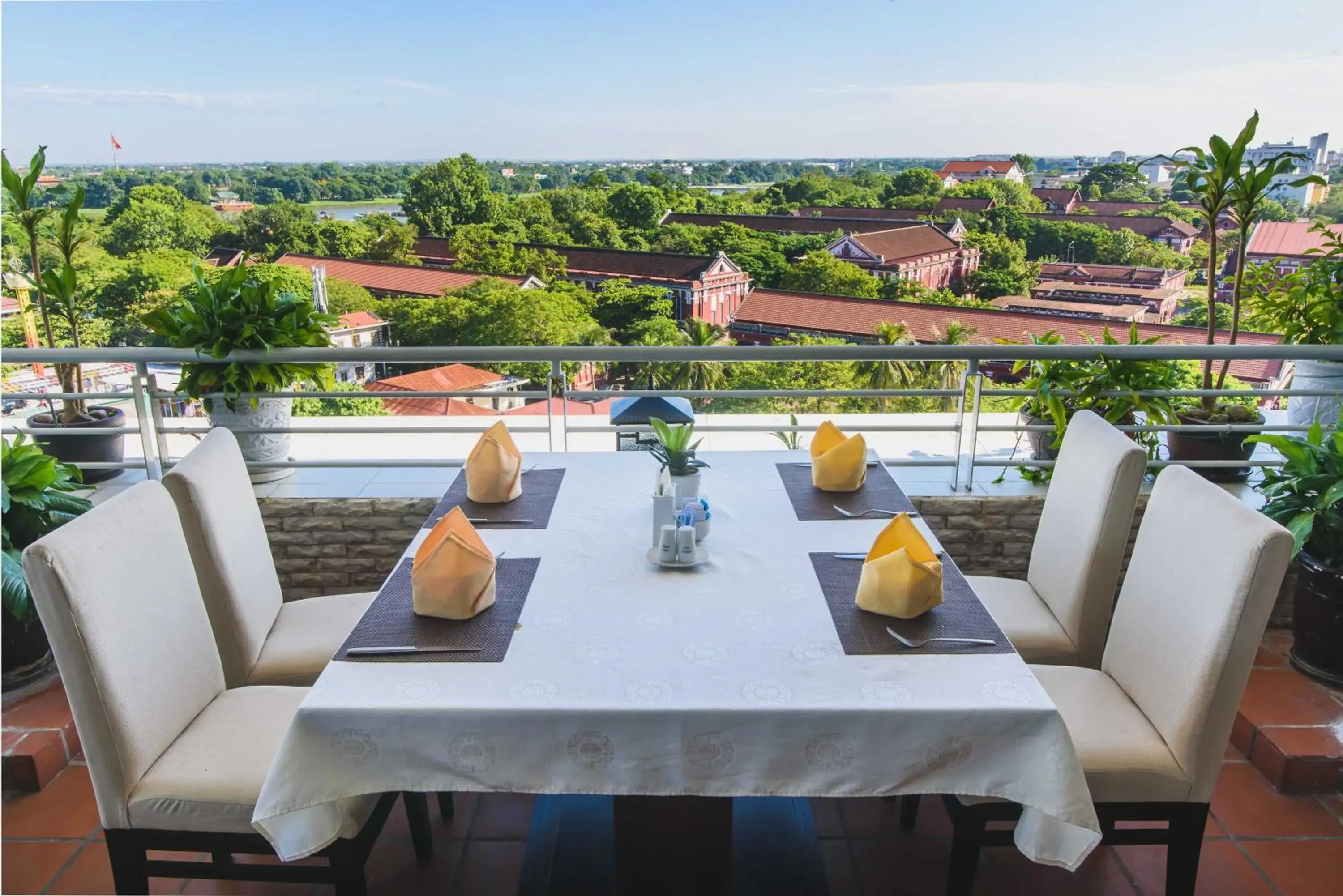 Restaurant/places to eat in Mondial Hotel Hue Restaurant/places to eat in Mondial Hotel Hue