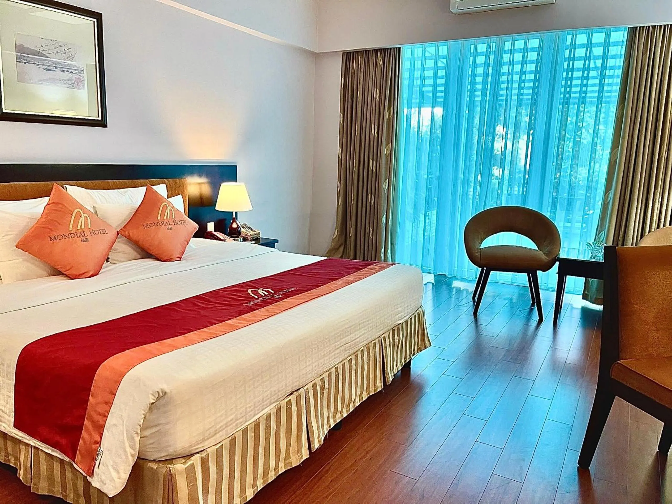 Property building, Bed in Mondial Hotel Hue