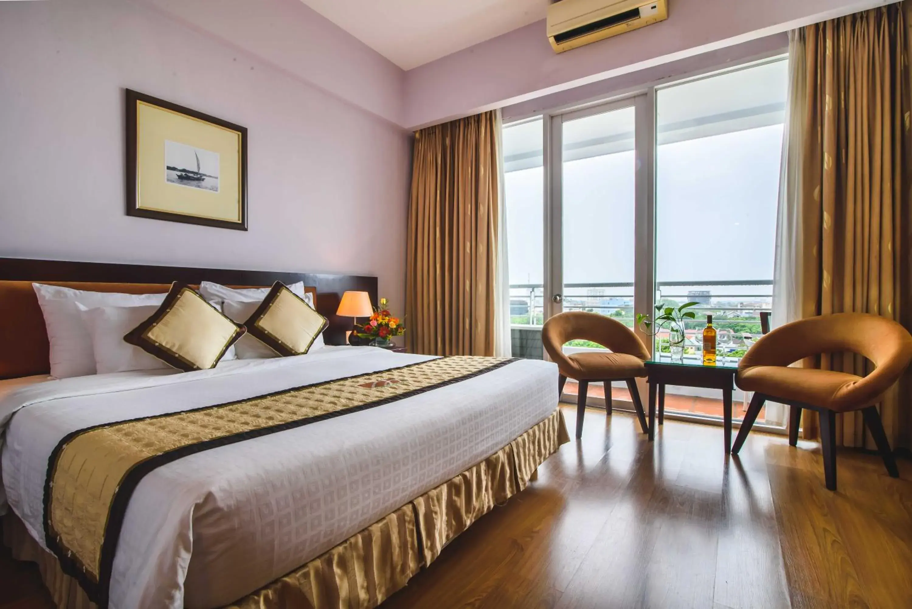 Balcony/Terrace, Bed in Mondial Hotel Hue Balcony/Terrace, Bed in Mondial Hotel Hue