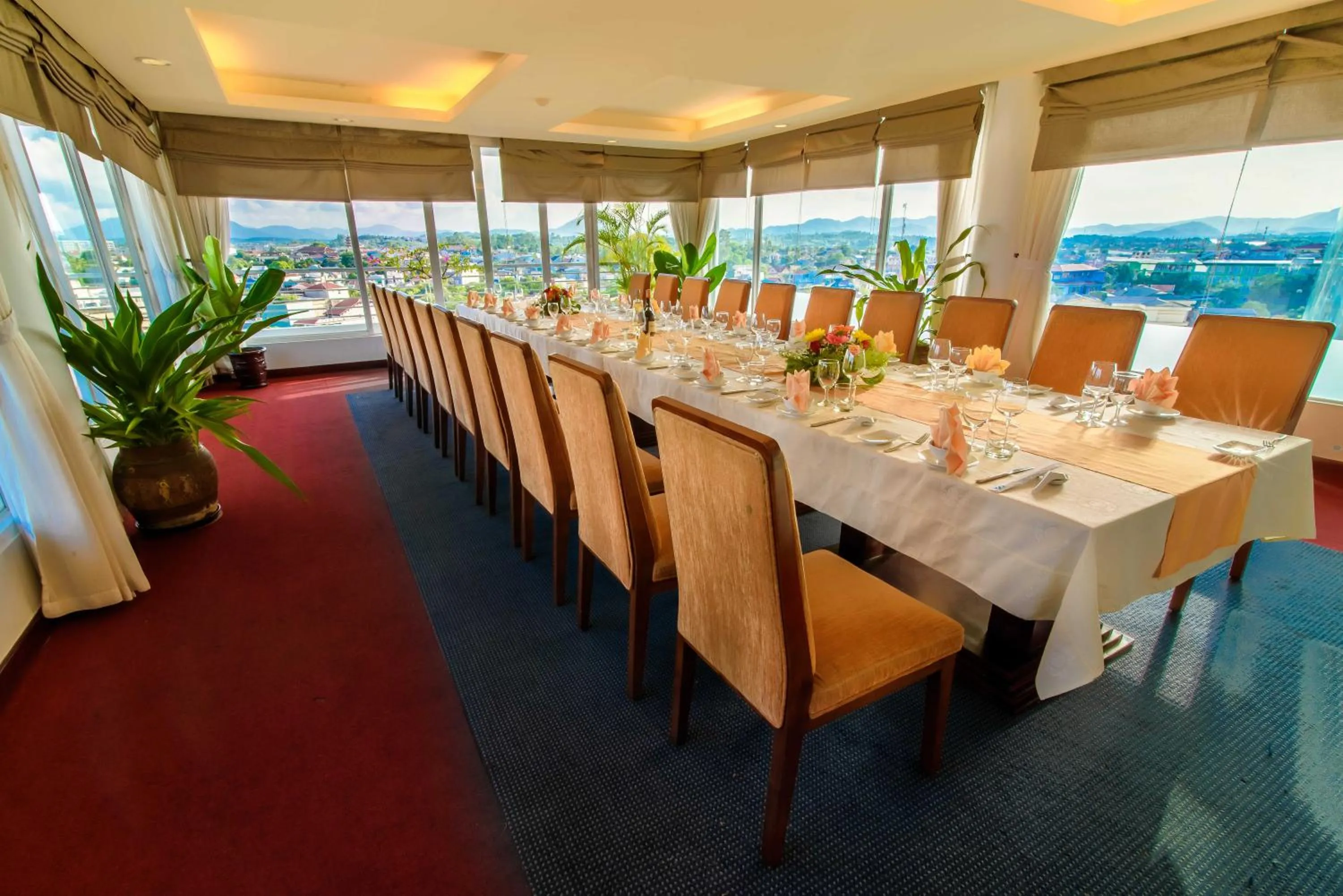 Restaurant/places to eat in Mondial Hotel Hue