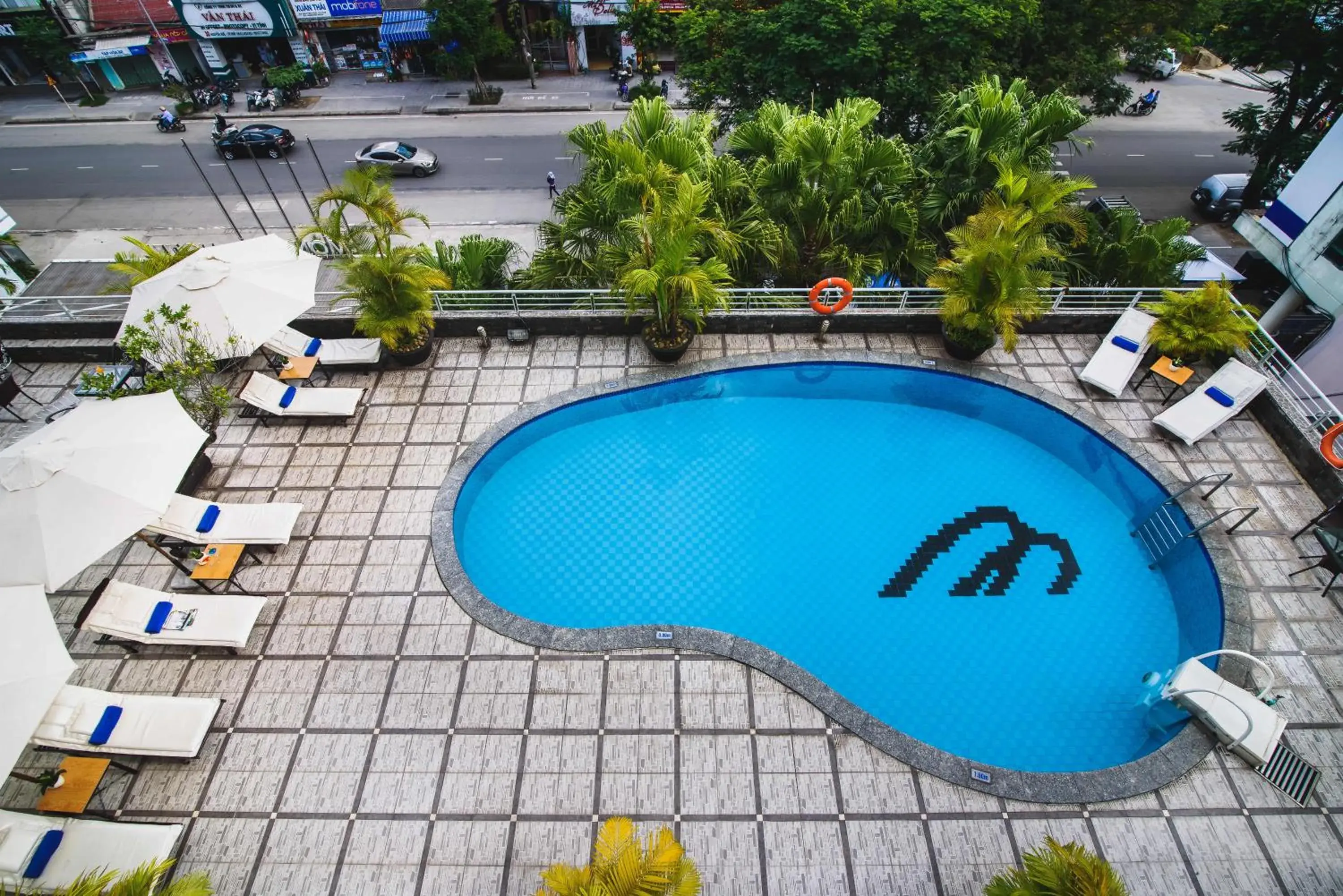 Swimming pool in Mondial Hotel Hue Swimming pool in Mondial Hotel Hue