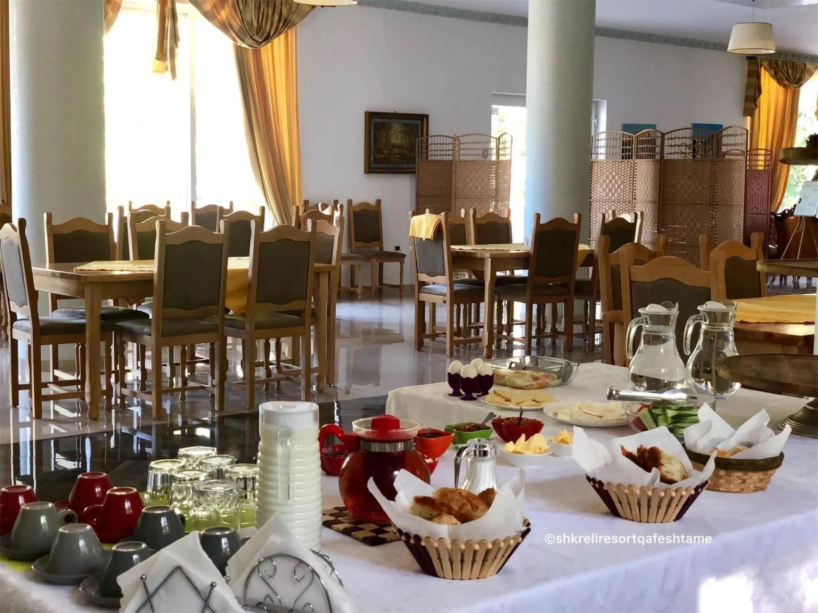 Restaurant/places to eat in Shkreli Resort Qafeshtame