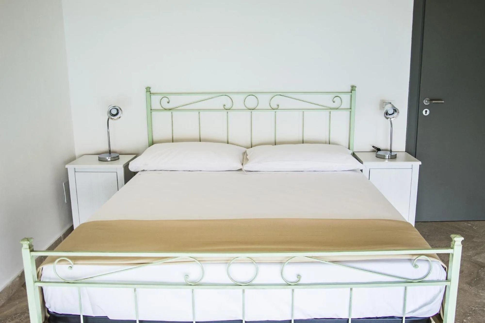 Bed in Sunrise Guest House