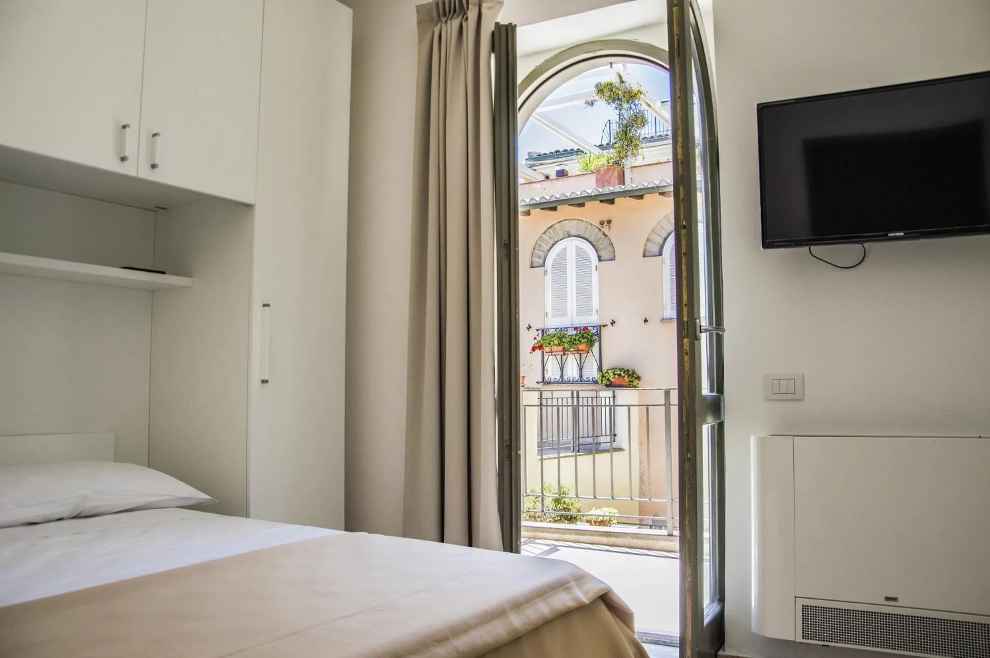 Bed in Sunrise Guest House