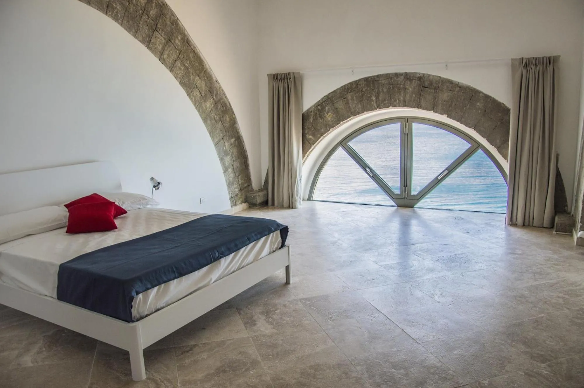 Bed in Sunrise Guest House
