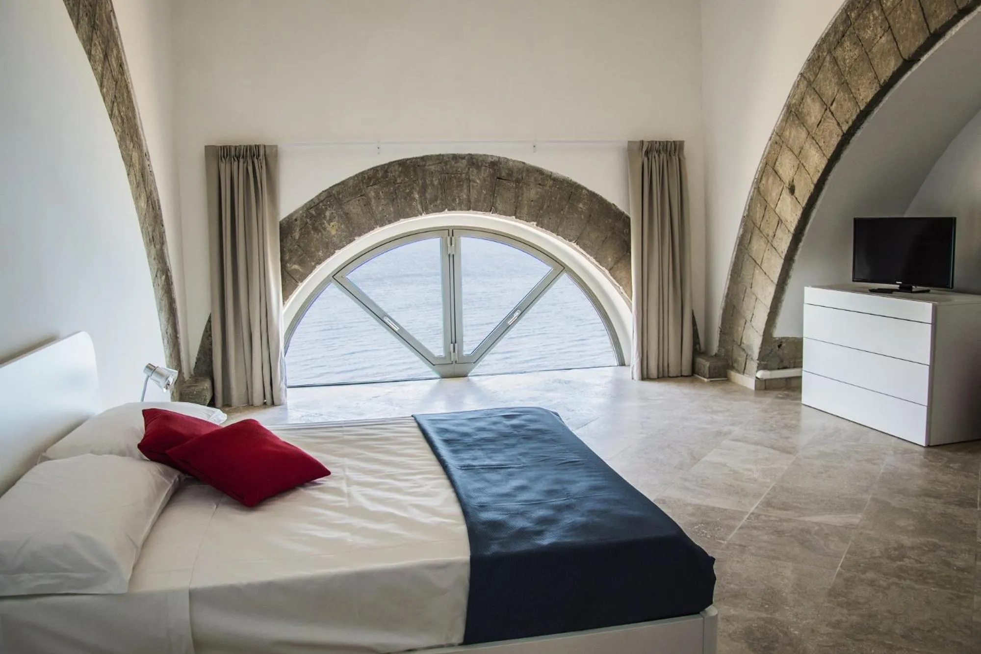 Bed in Sunrise Guest House