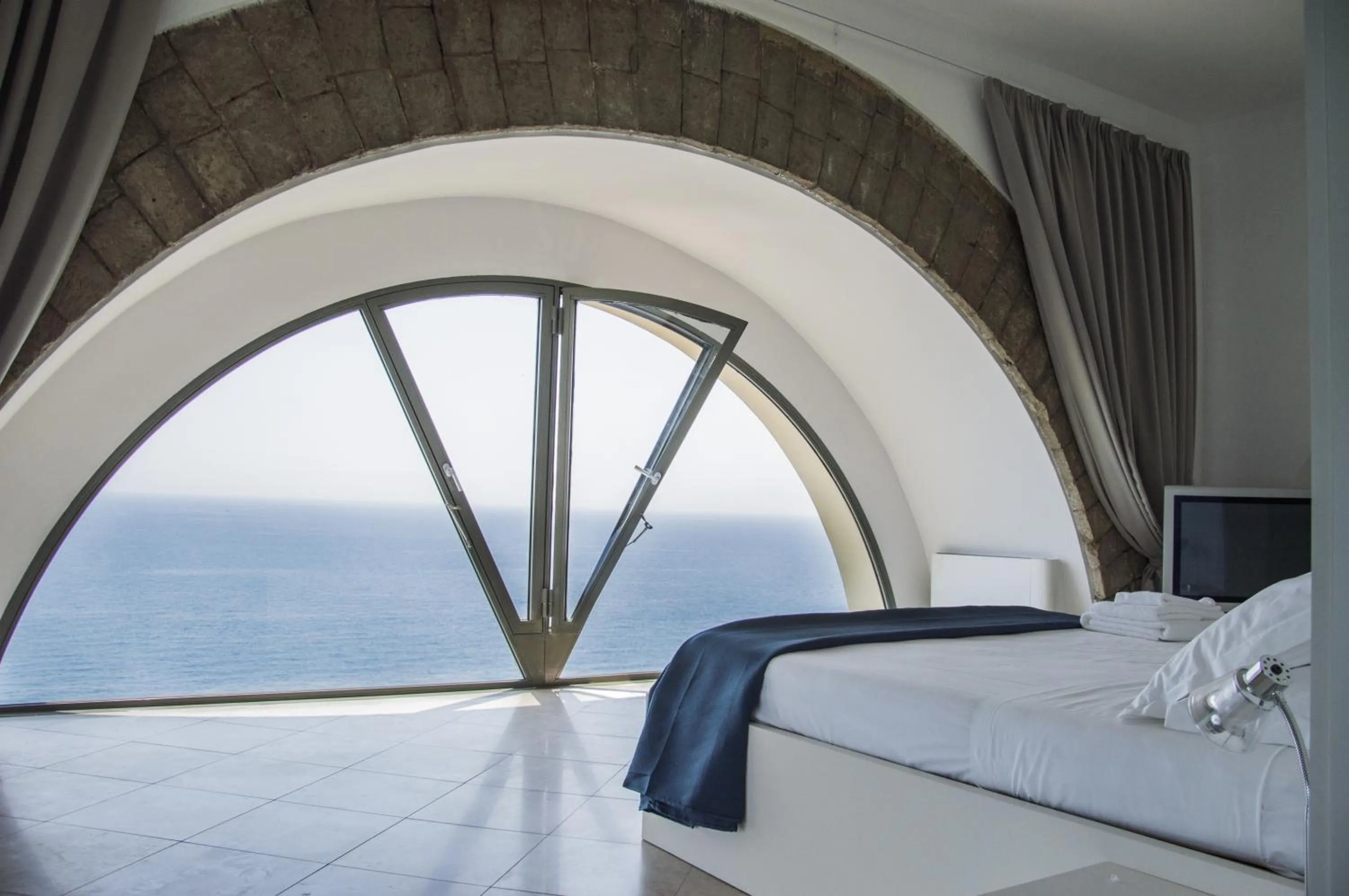 Bed in Sunrise Guest House