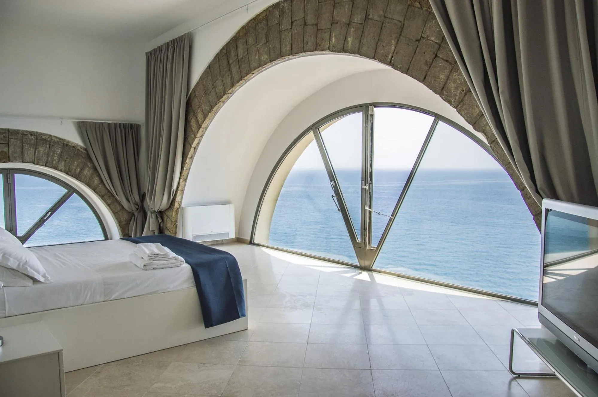 Bed in Sunrise Guest House