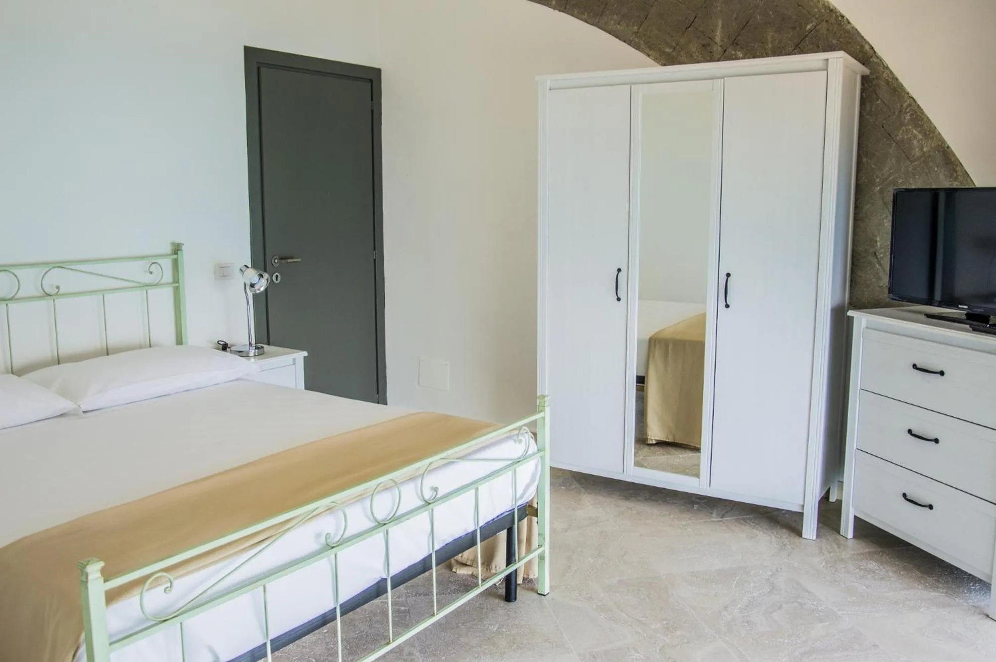 Bed in Sunrise Guest House