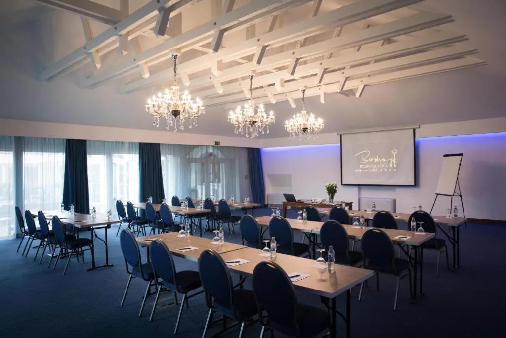 TV and multimedia in Bodrogi Kúria Wellness Hotel