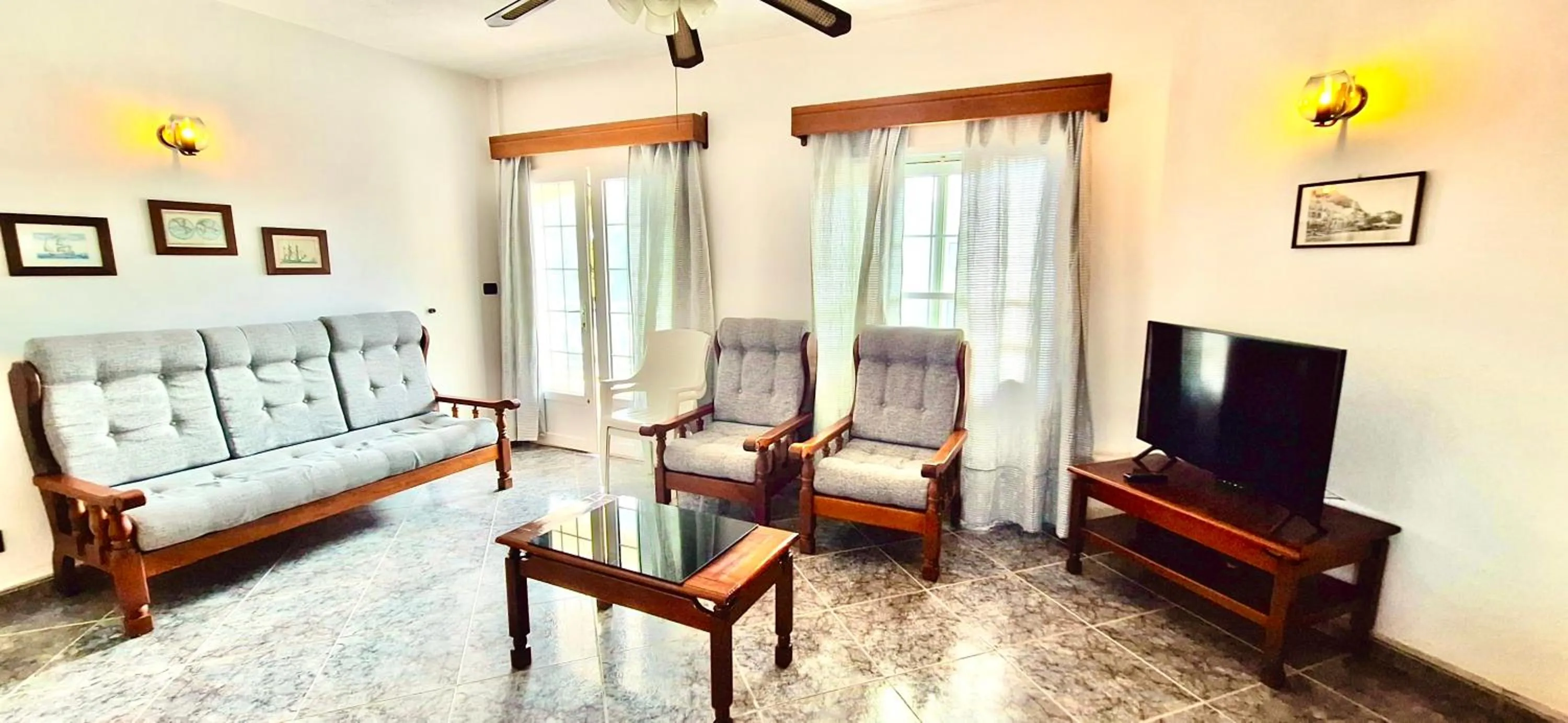 Communal lounge/ TV room in Residence Capri - Mont Choisy