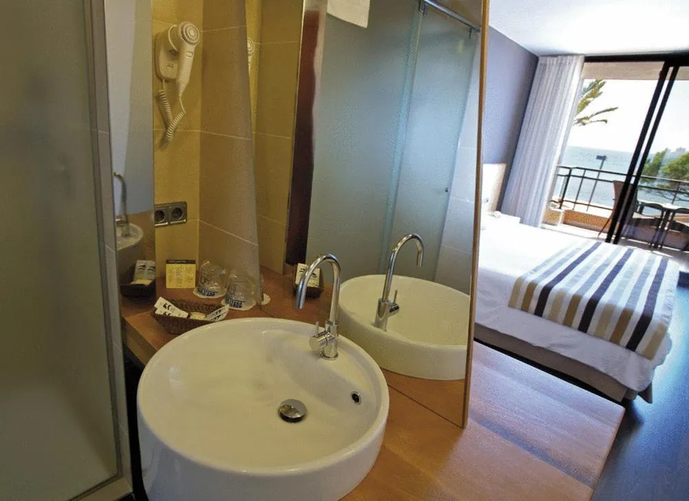 Photo of the whole room, Bed in Hotel Restaurant Sant Pol