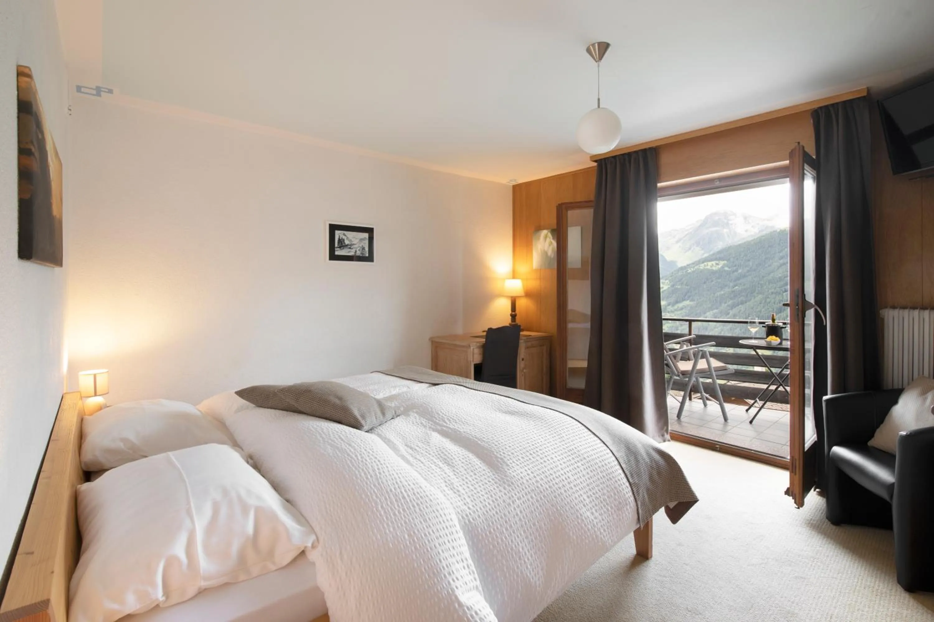 Bed in Hotel le Beausite