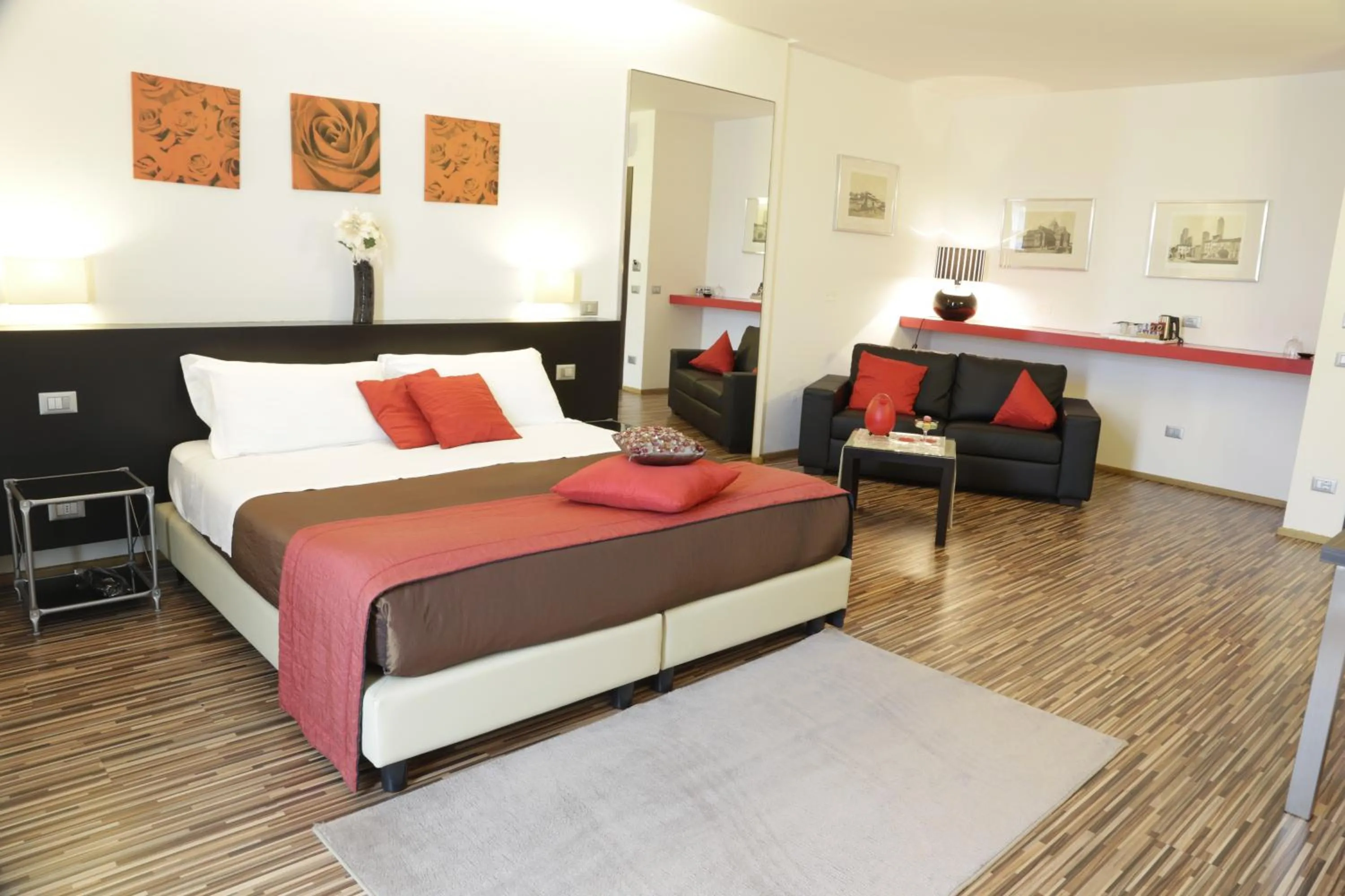 Photo of the whole room, Bed in B&B Live09 Design