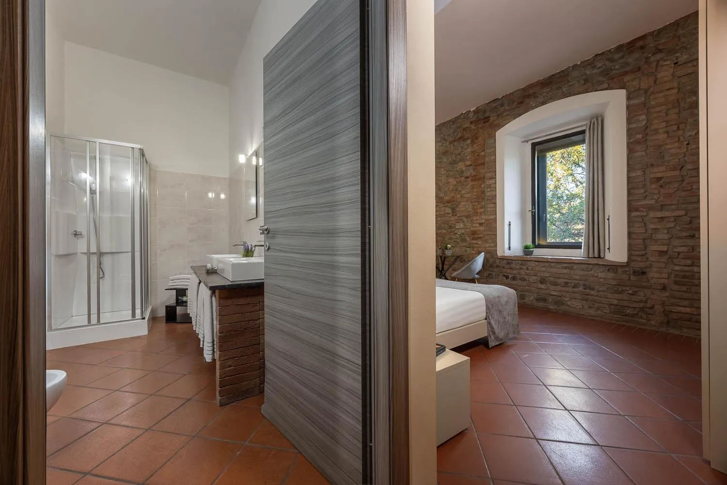Shower, Bed in Villa D&D