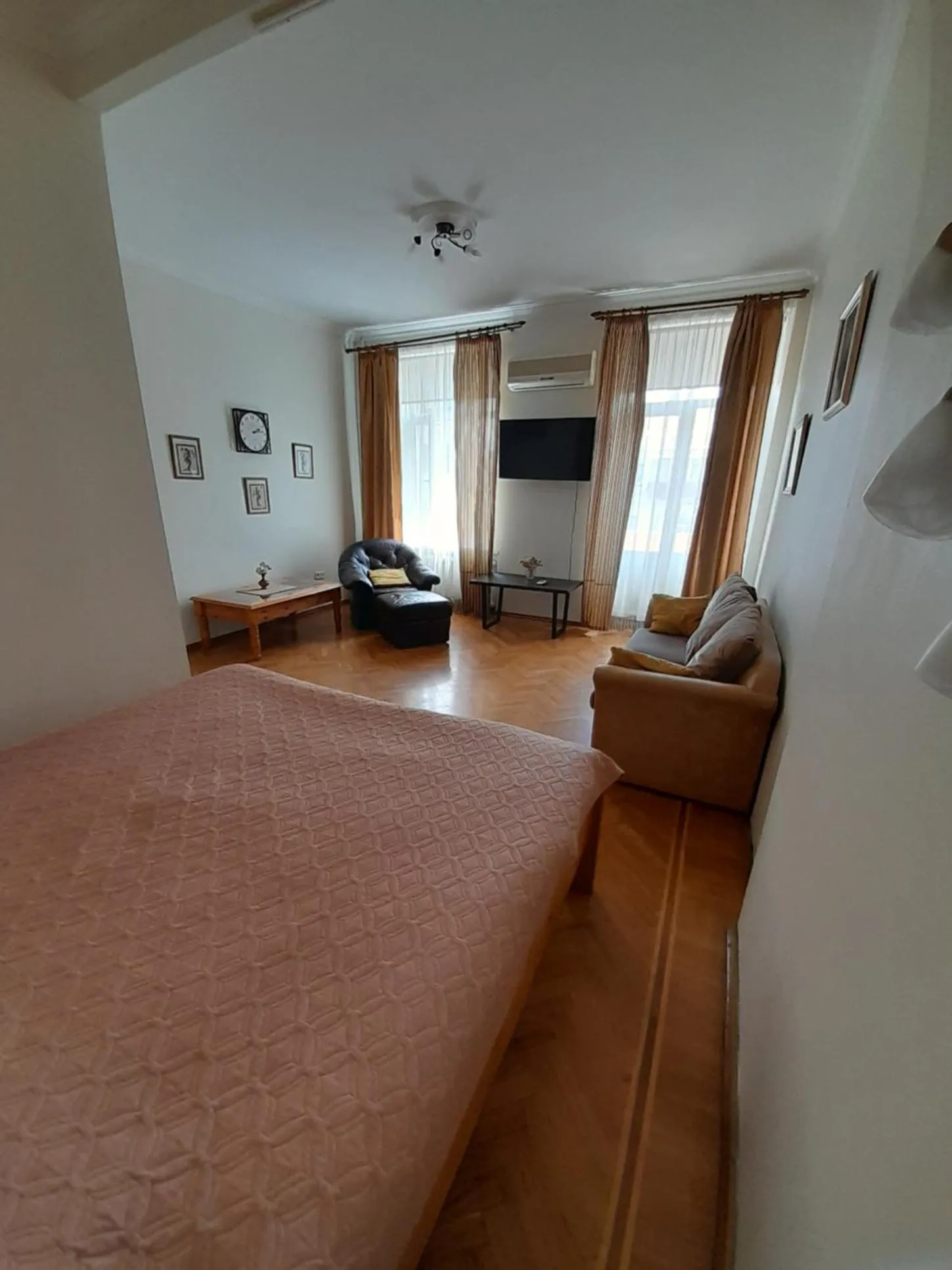 Apartment on Hretska 26/28