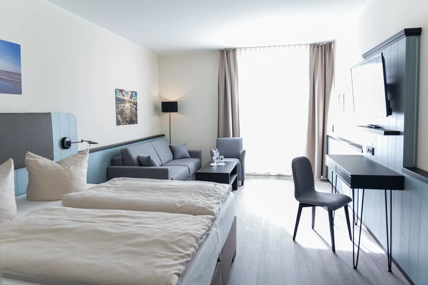 Photo of the whole room, Bed in TIDE Hotel