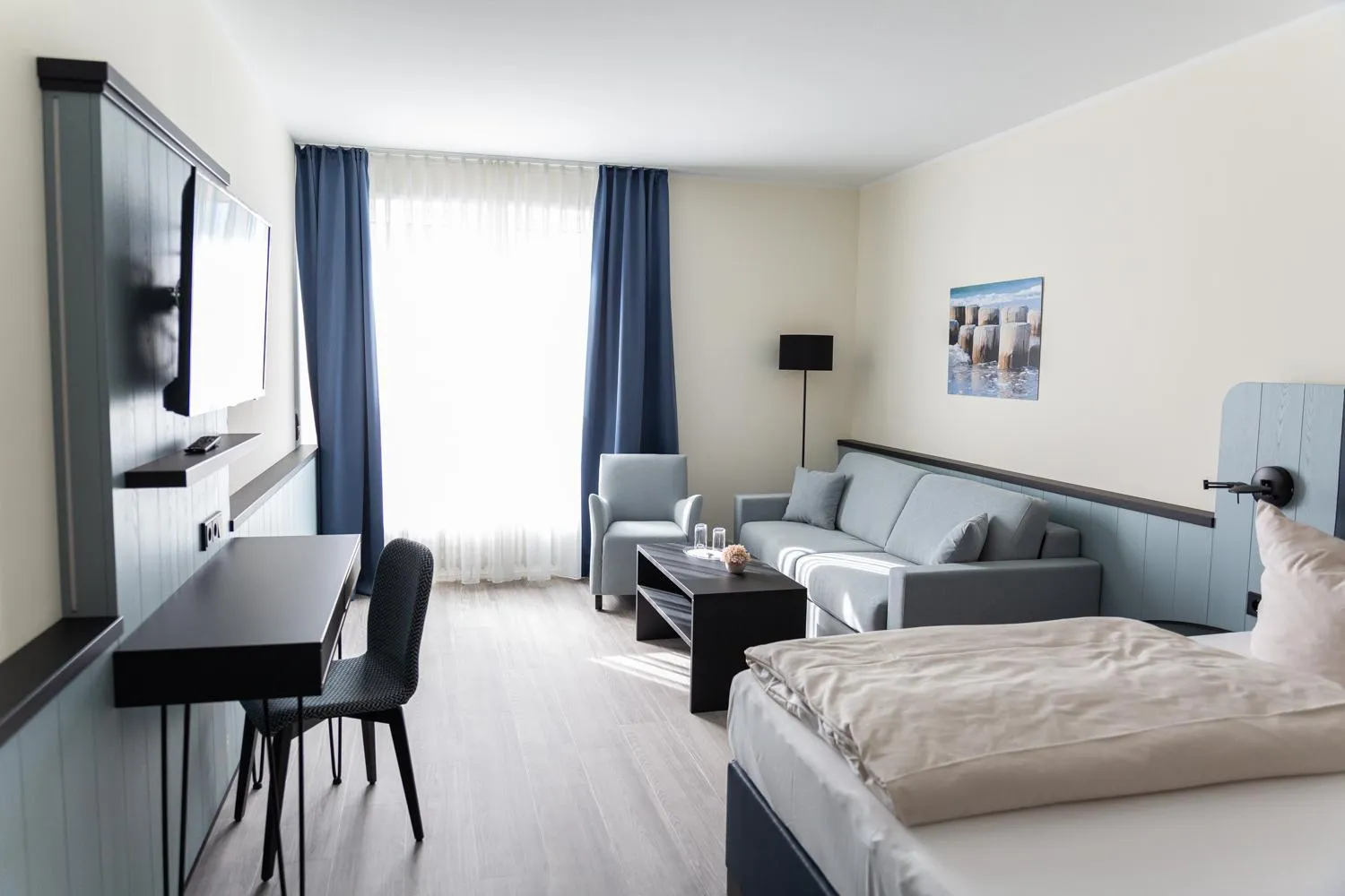 Photo of the whole room, Bed in TIDE Hotel