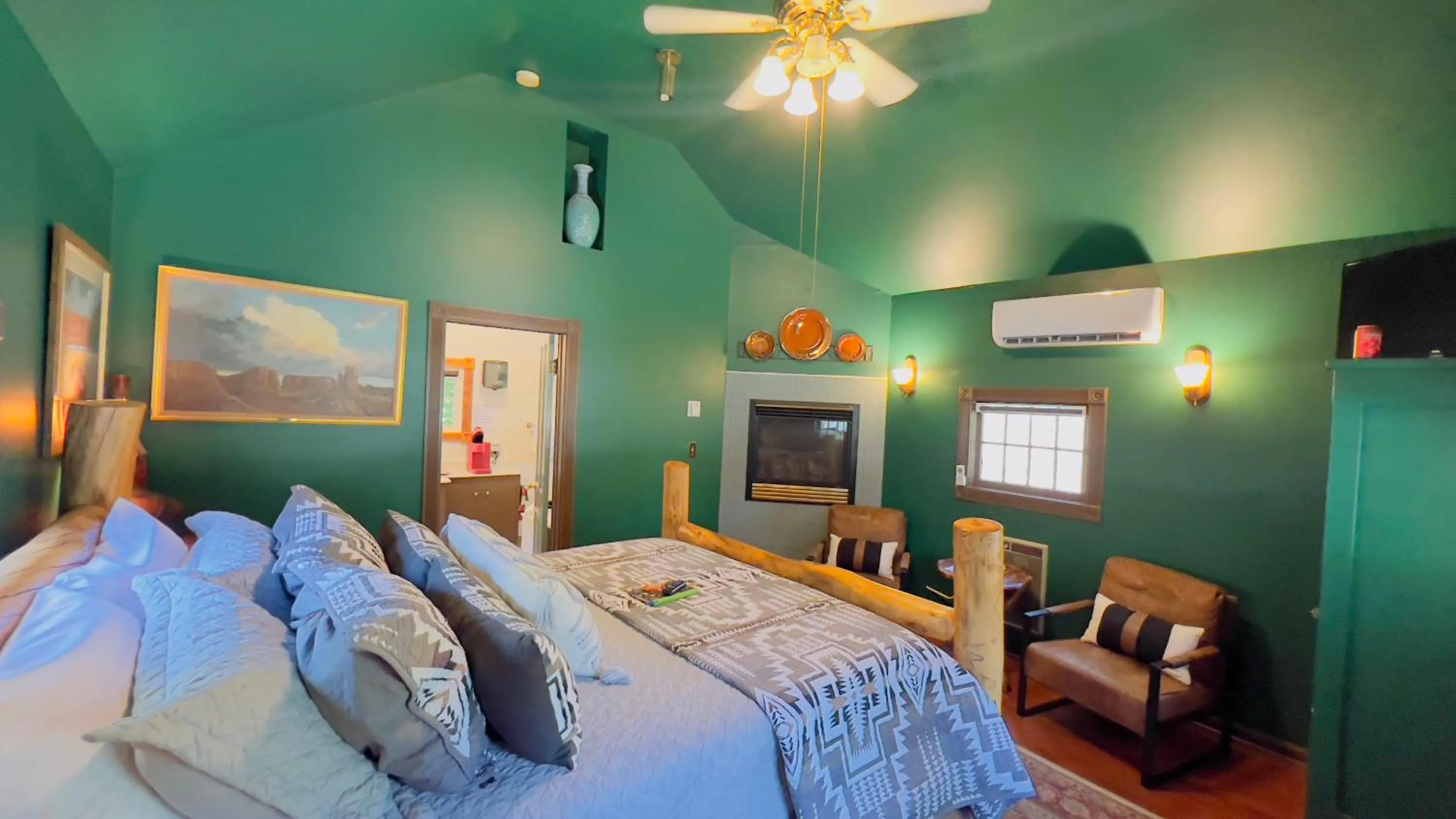 Bed in Rock Cottage Gardens B&B