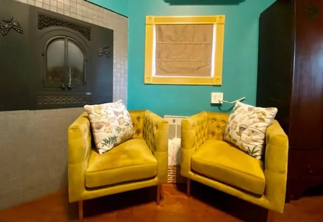 Seating area in Rock Cottage Gardens B&B