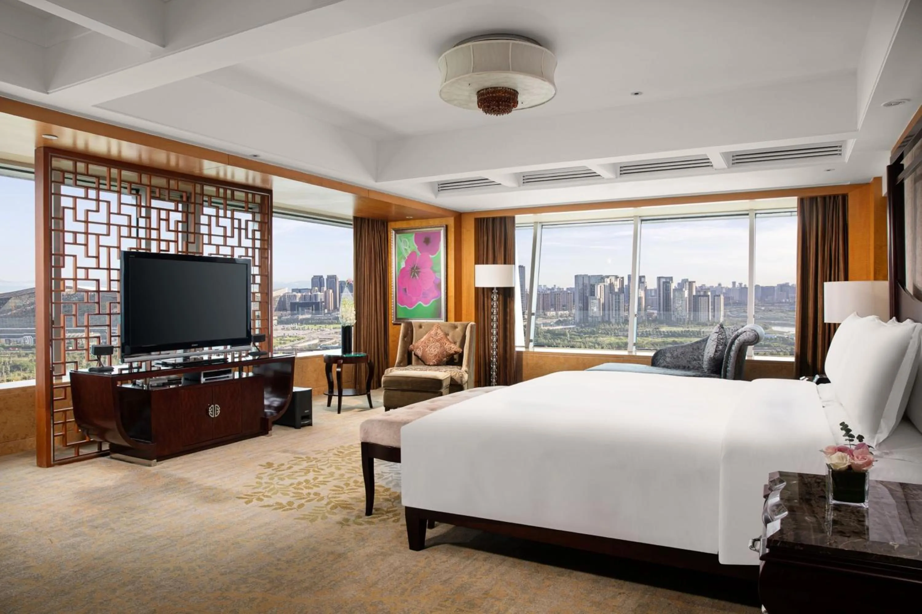 Photo of the whole room, Bed in InterContinental Century City Chengdu