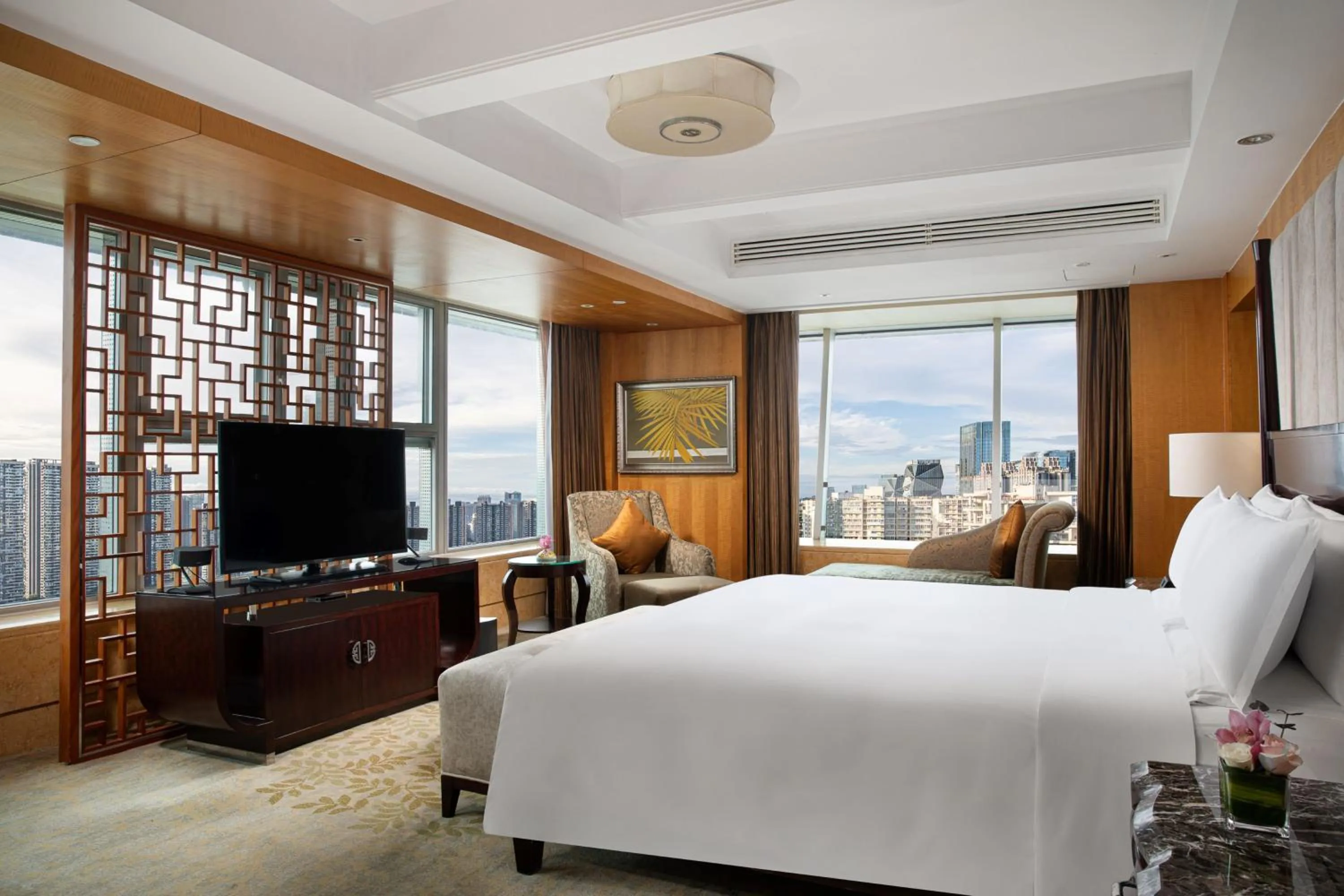 Photo of the whole room, Bed in InterContinental Century City Chengdu