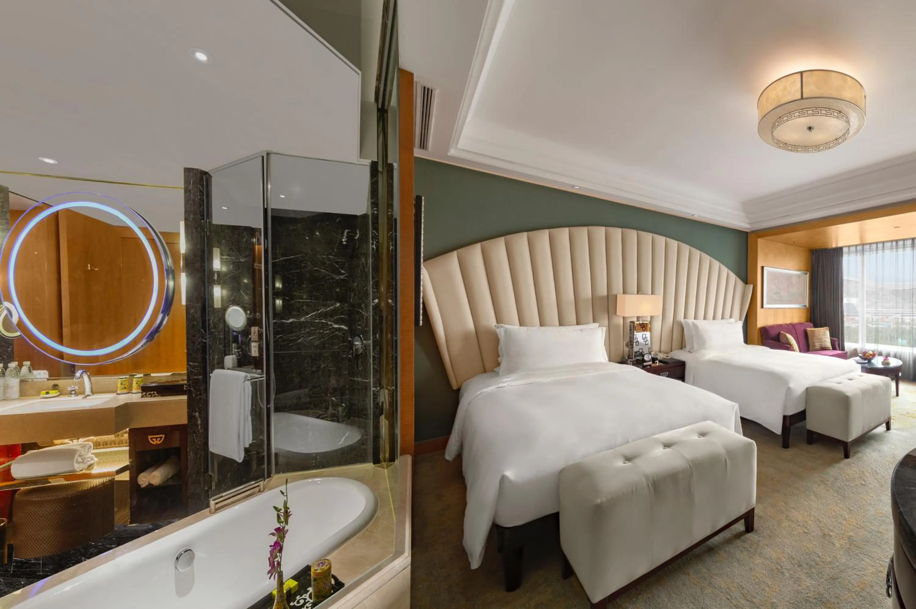 Photo of the whole room, Bed in InterContinental Century City Chengdu