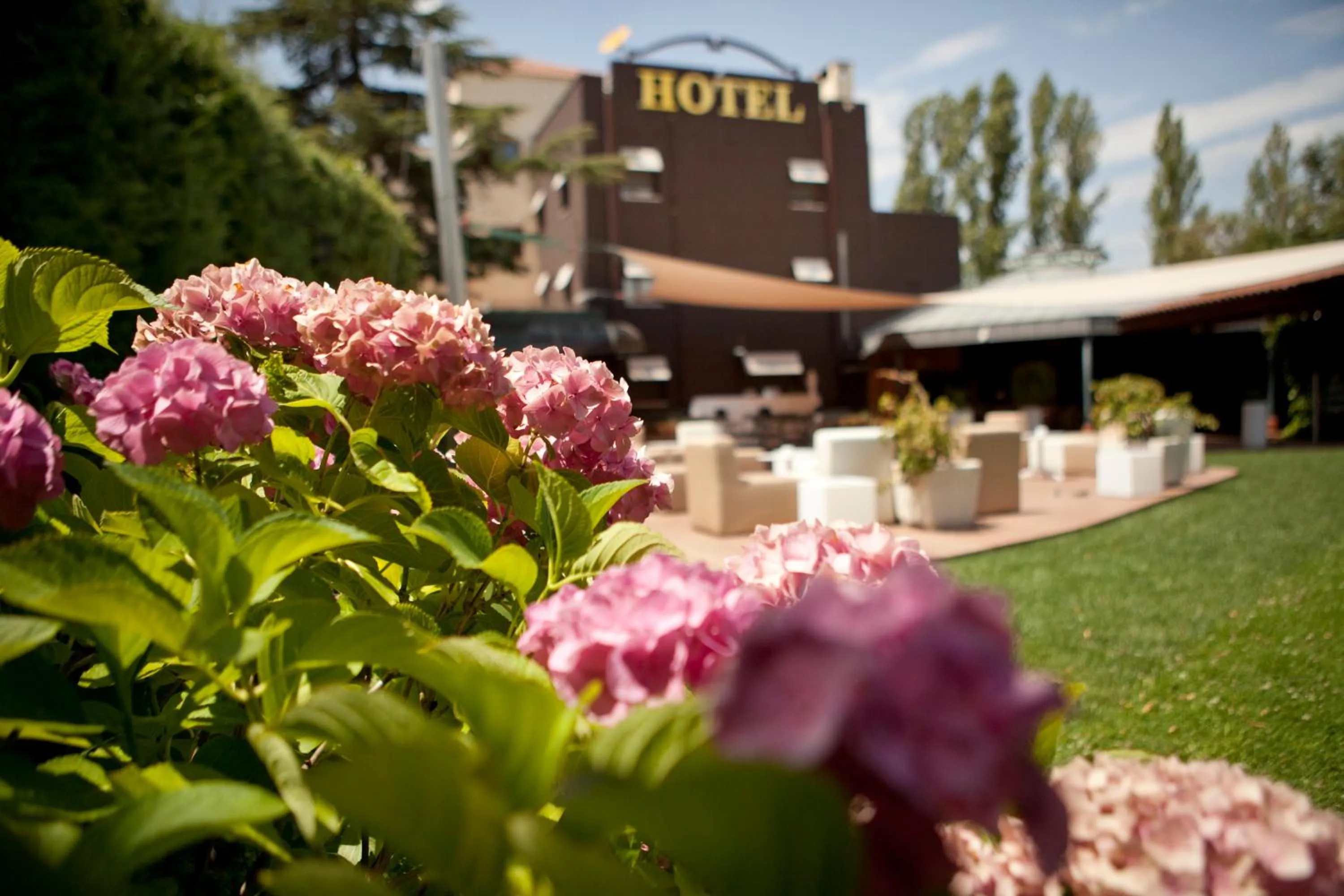 Facade/entrance in Don Carlos