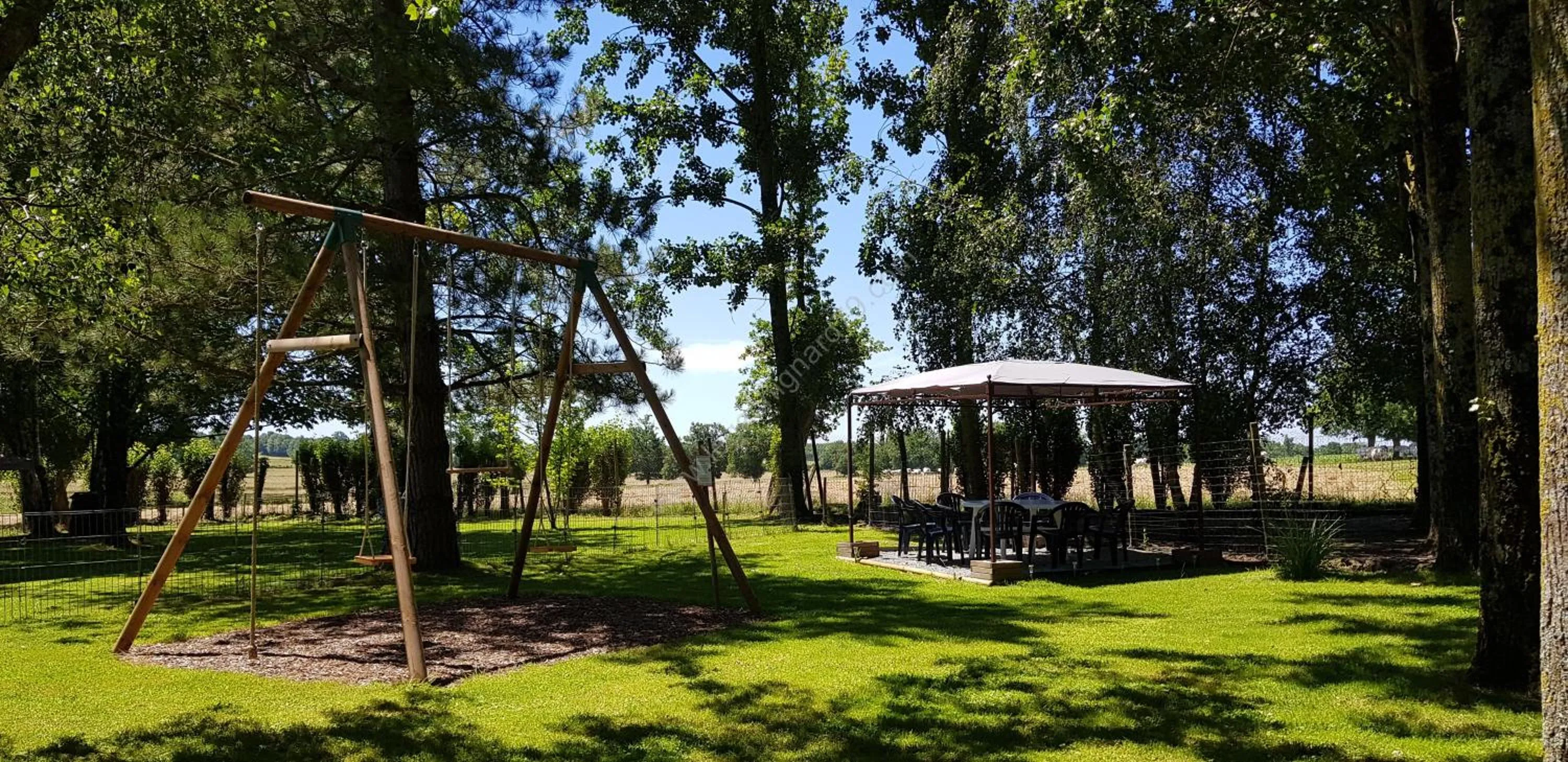 People in Chambre d'Hôtes le Gachignard