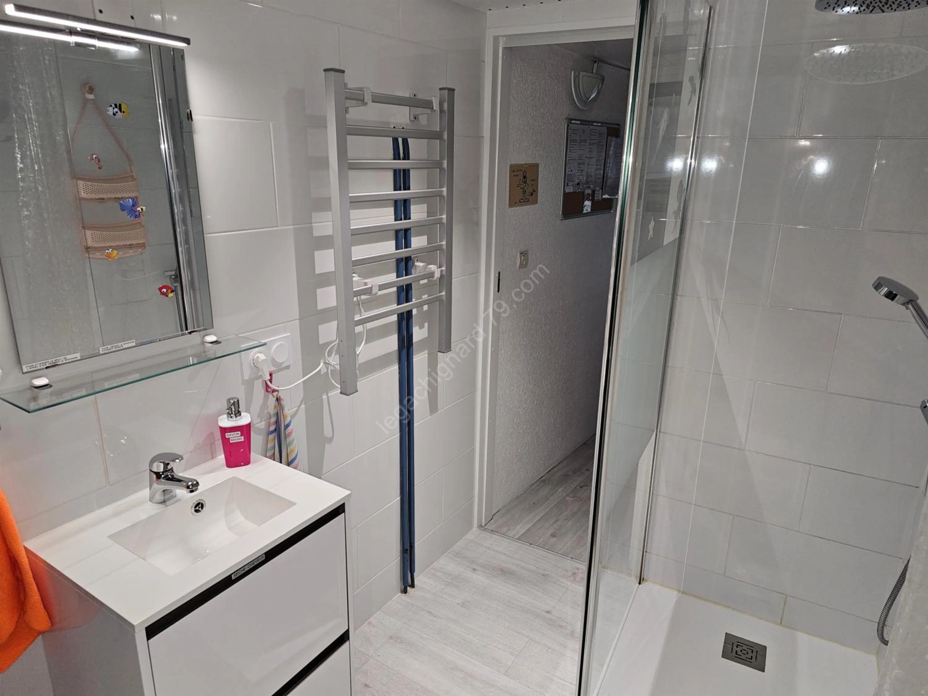 Shower in Chambre d'Hôtes le Gachignard