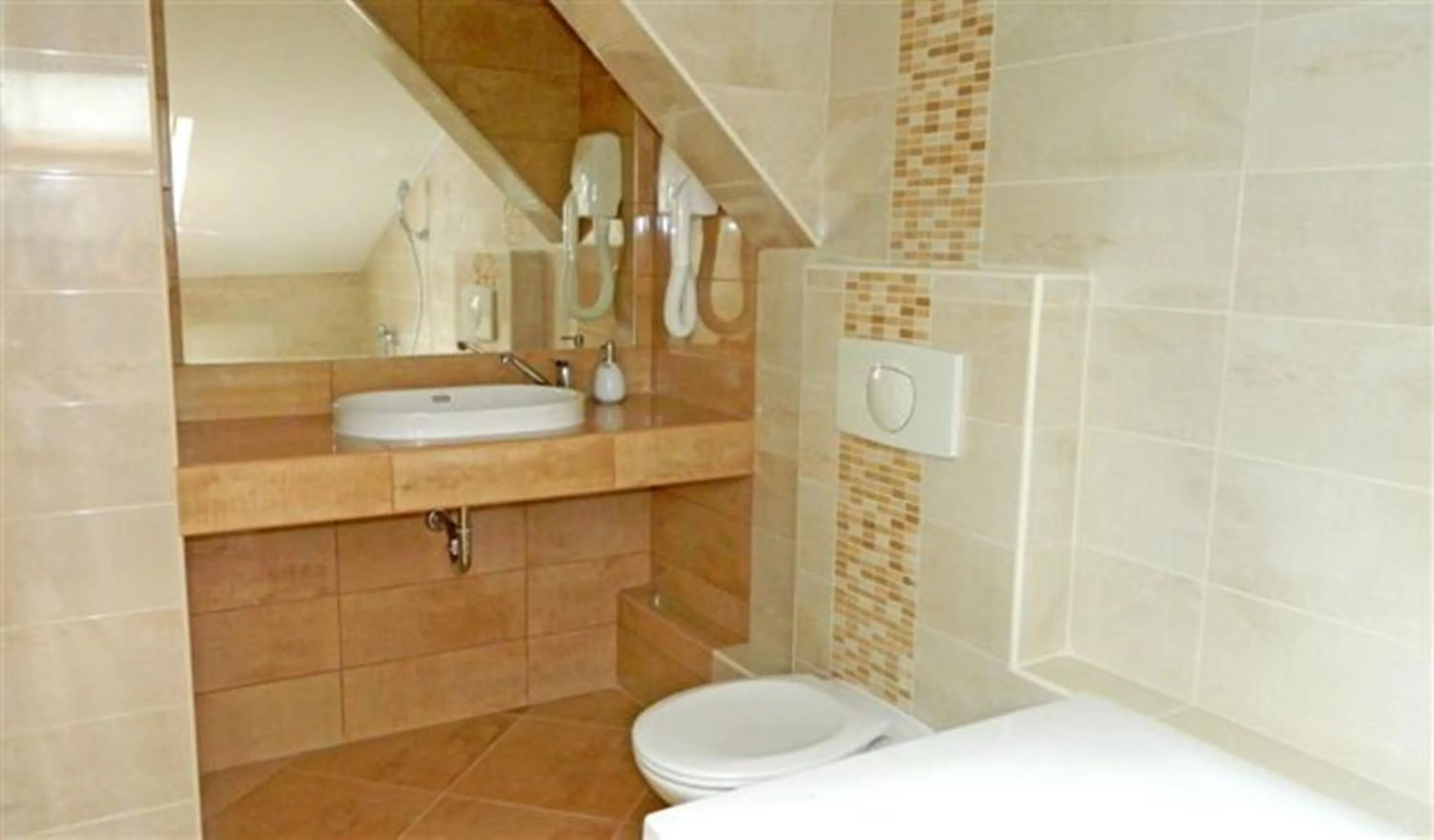 Shower in Hotel Maria