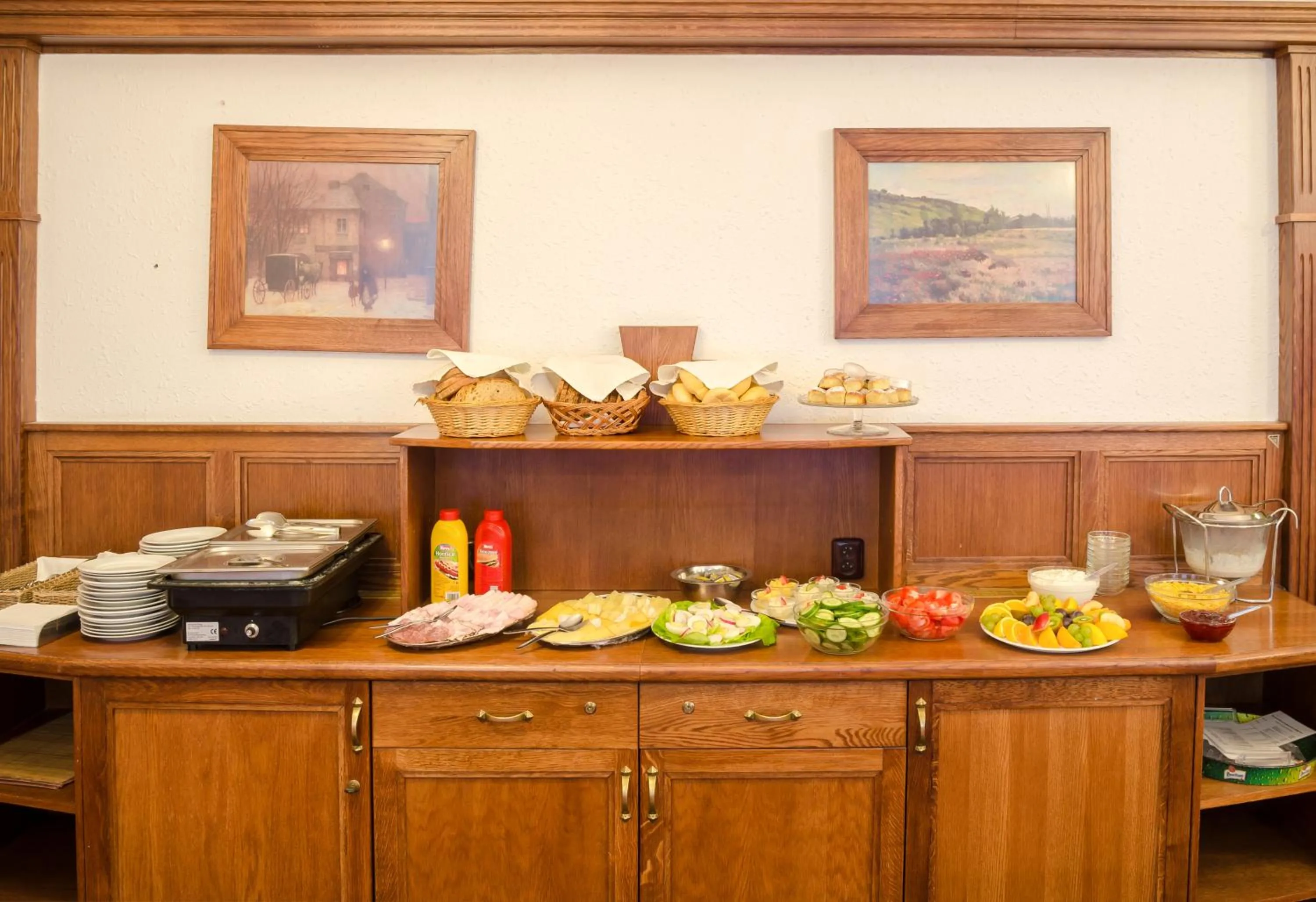 Restaurant/places to eat in Hotel Maria