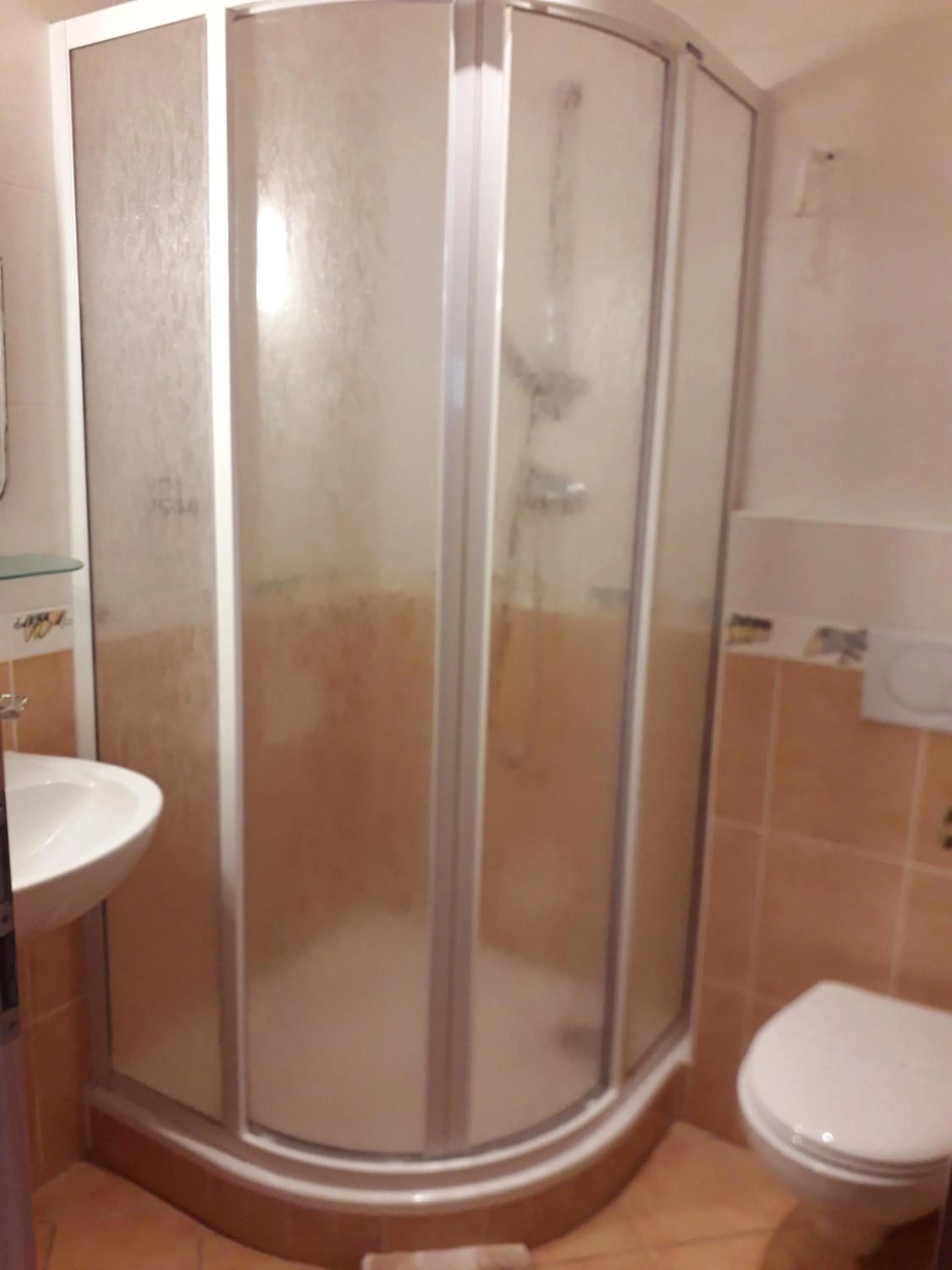 Shower in Hotel Maria