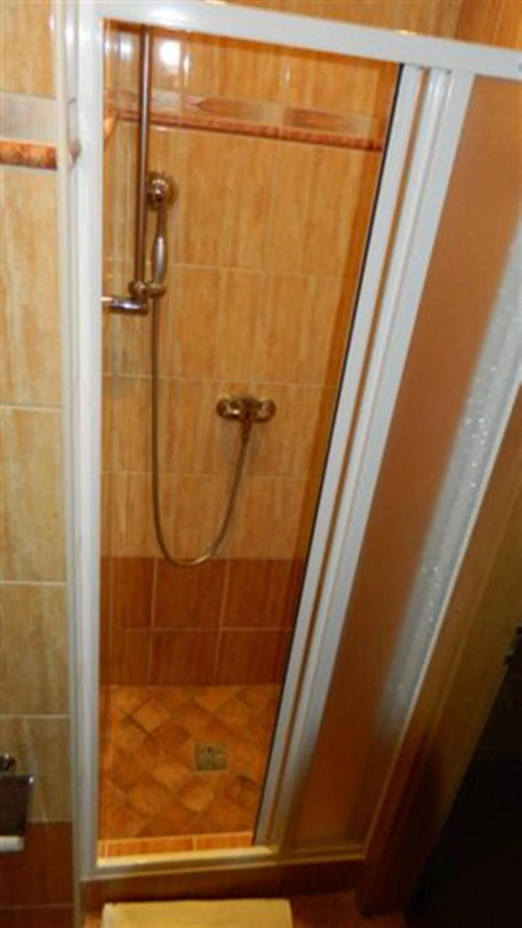 Shower in Hotel Maria