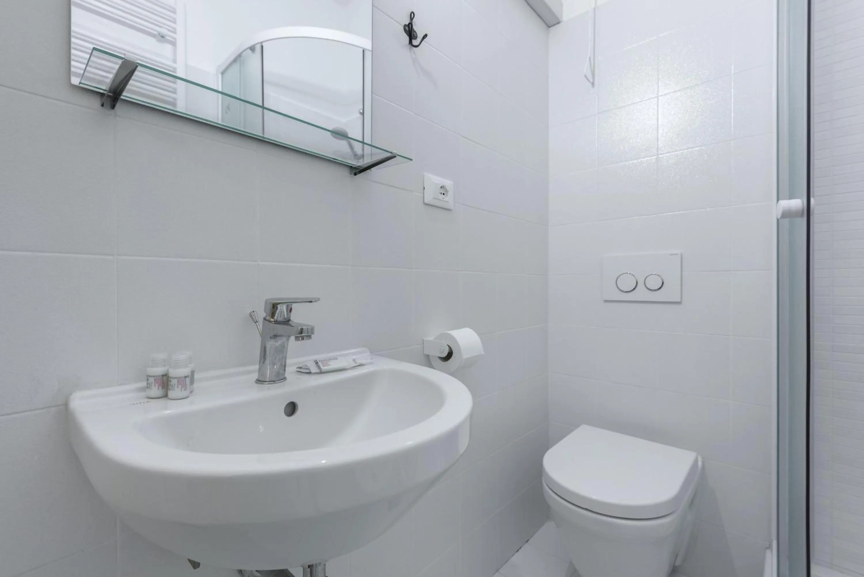 Shower in Cornelia Penthouse