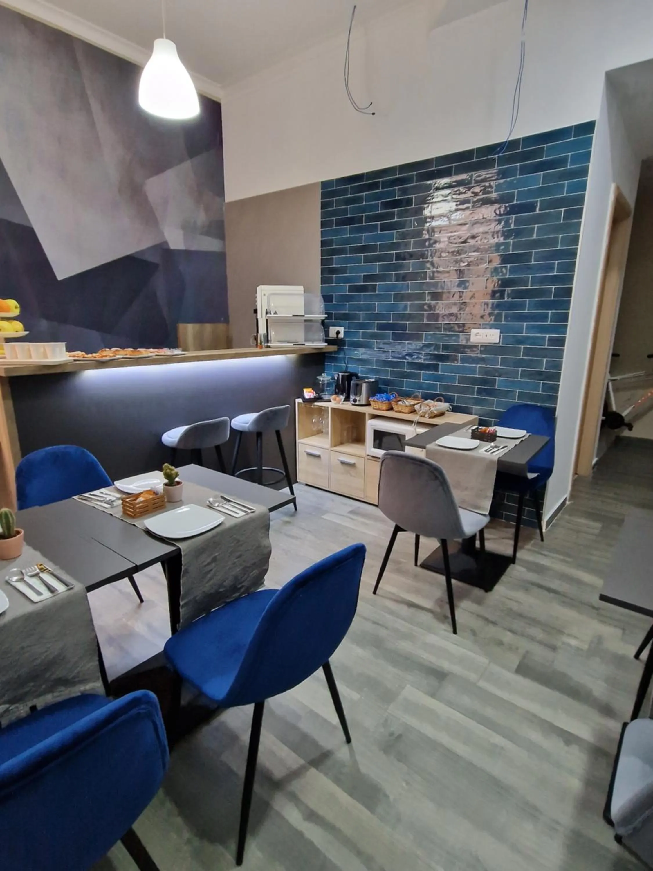 Restaurant/places to eat in B&B City Center