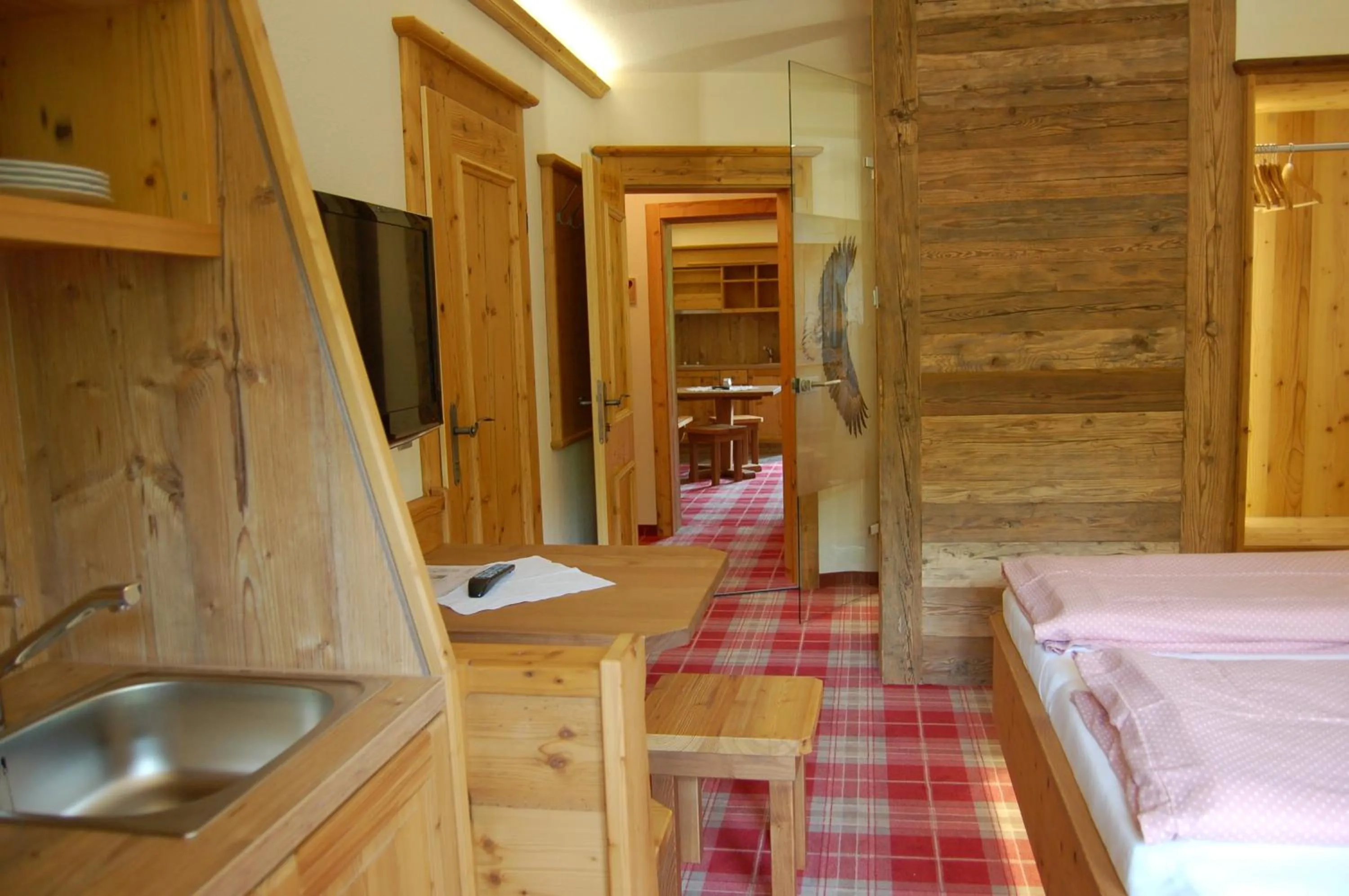 Bedroom, Bed in Hotel Schweizerhof