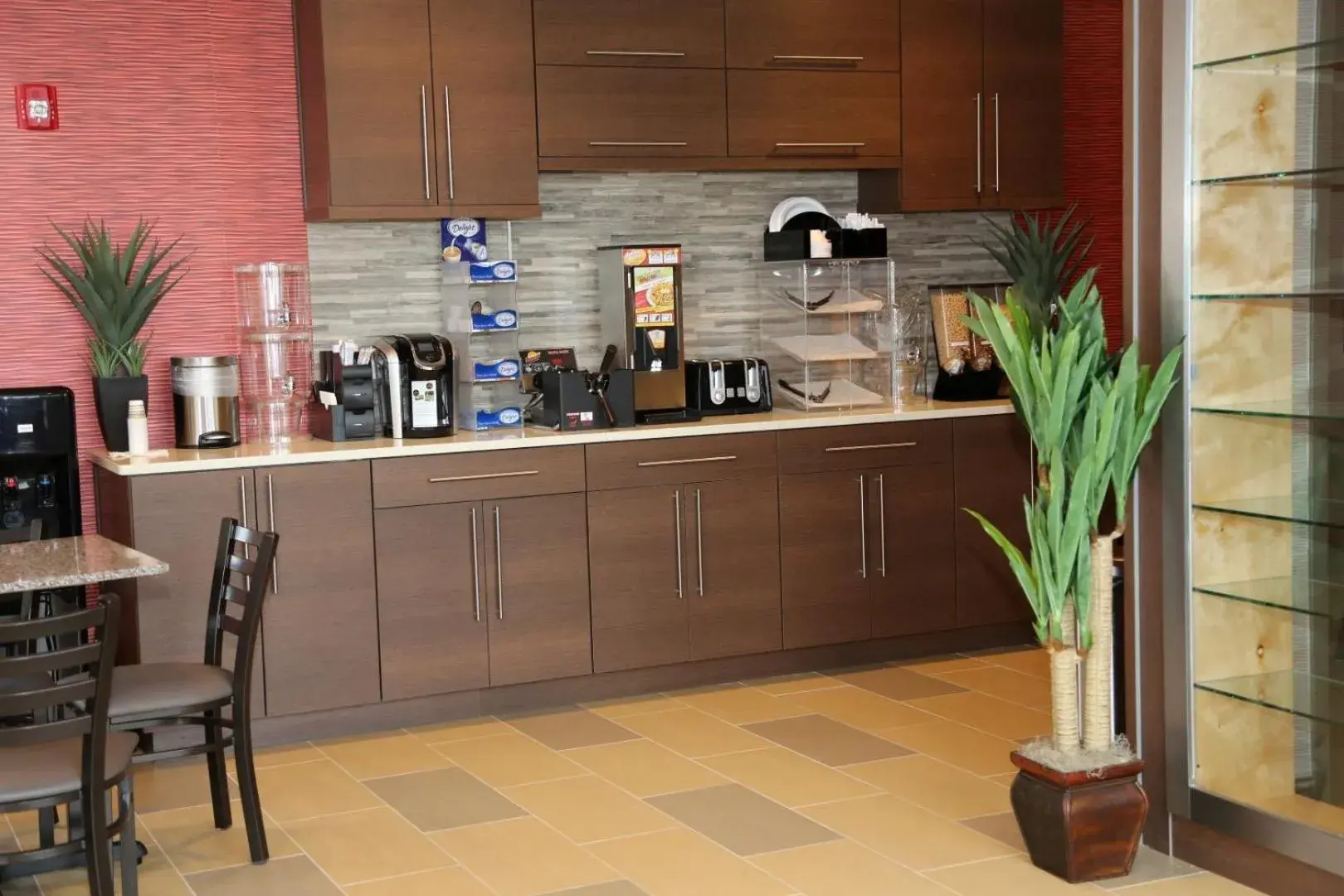 Breakfast in Red Carpet Inn Elmwood Breakfast in Red Carpet Inn Elmwood