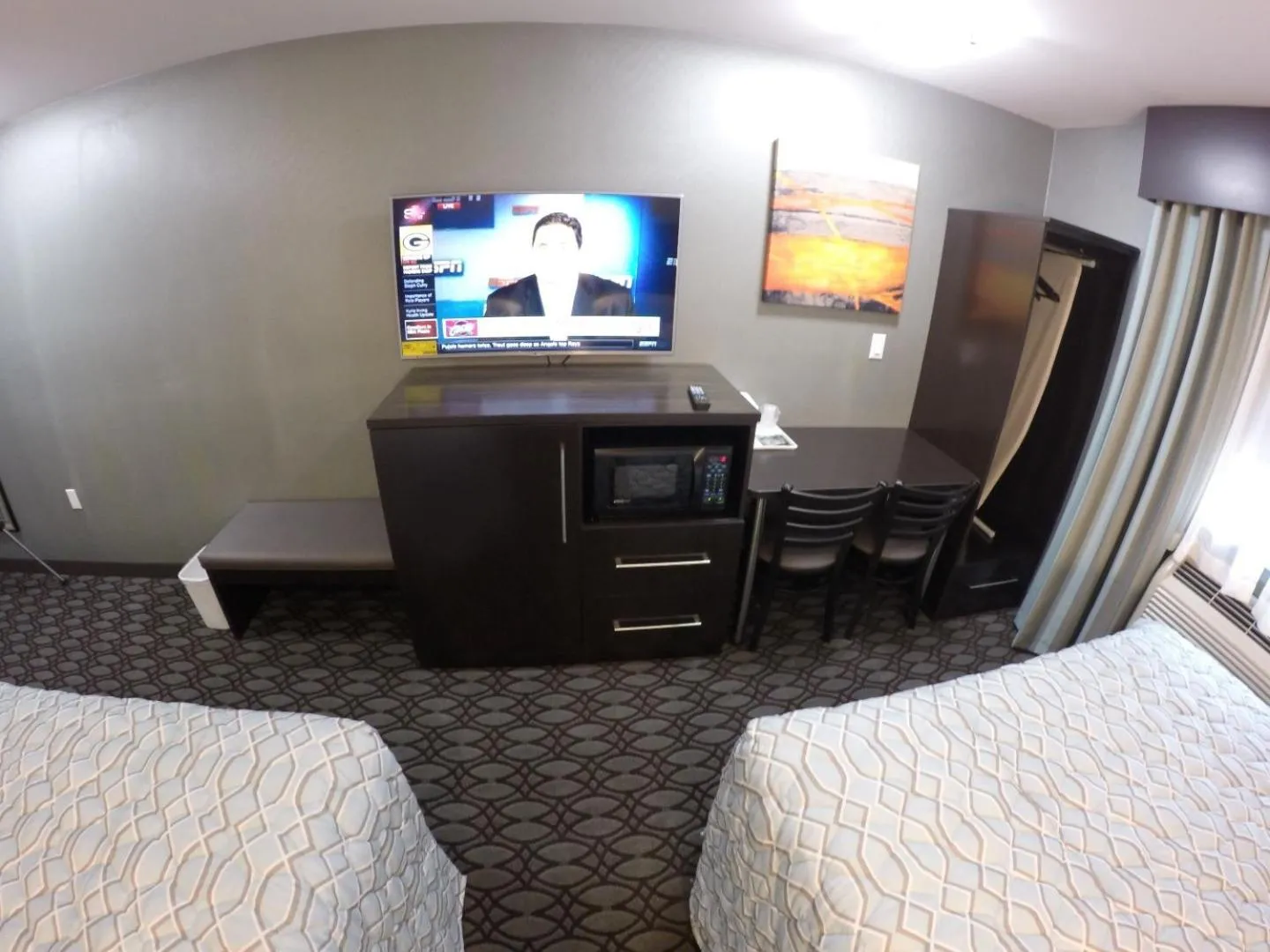 TV and multimedia, Bed in Red Carpet Inn Elmwood