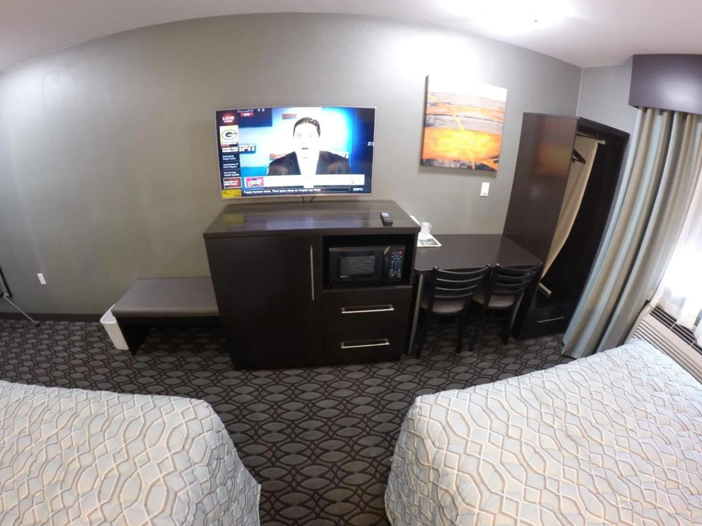 TV and multimedia, Bed in Red Carpet Inn Elmwood